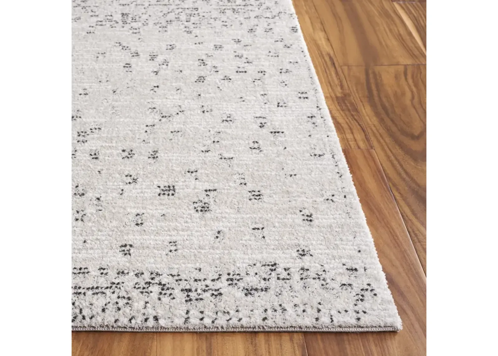 NORTHPORT 426 IVORY  6'-7' x 6'-7' Square Square Rug