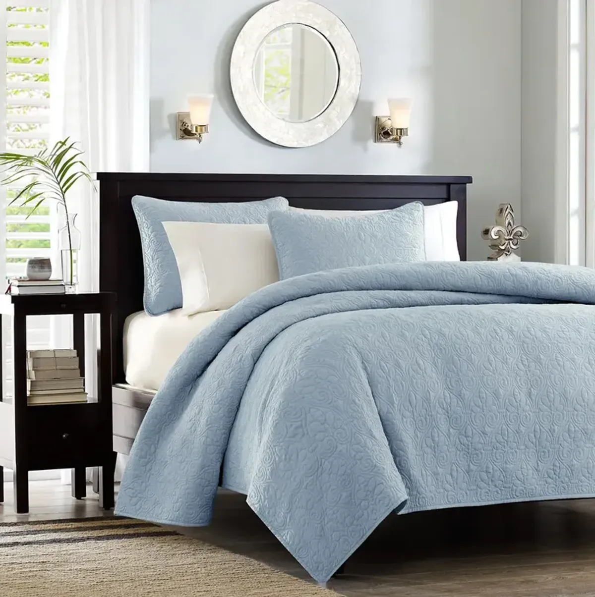 Madison Park Quebec Blue Reversible Quilt Set