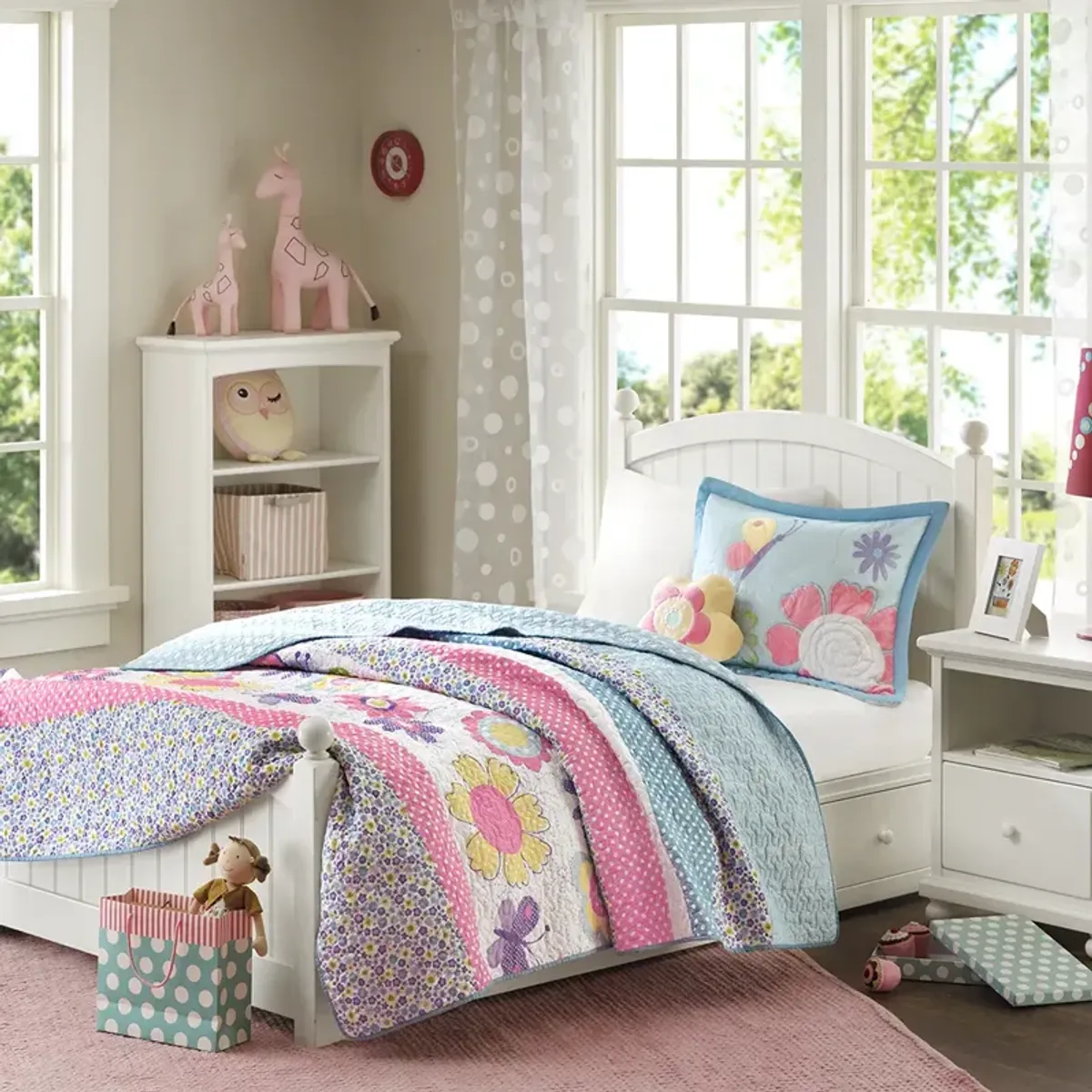 Mi Zone Kids Crazy Daisy Multi Reversible Quilt Set with Throw Pillow