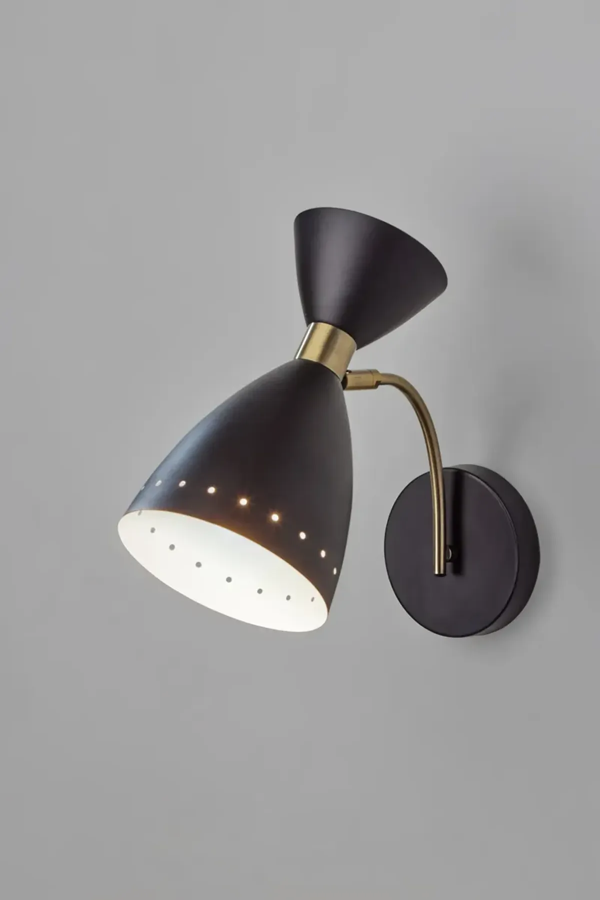 Oscar Wall Light