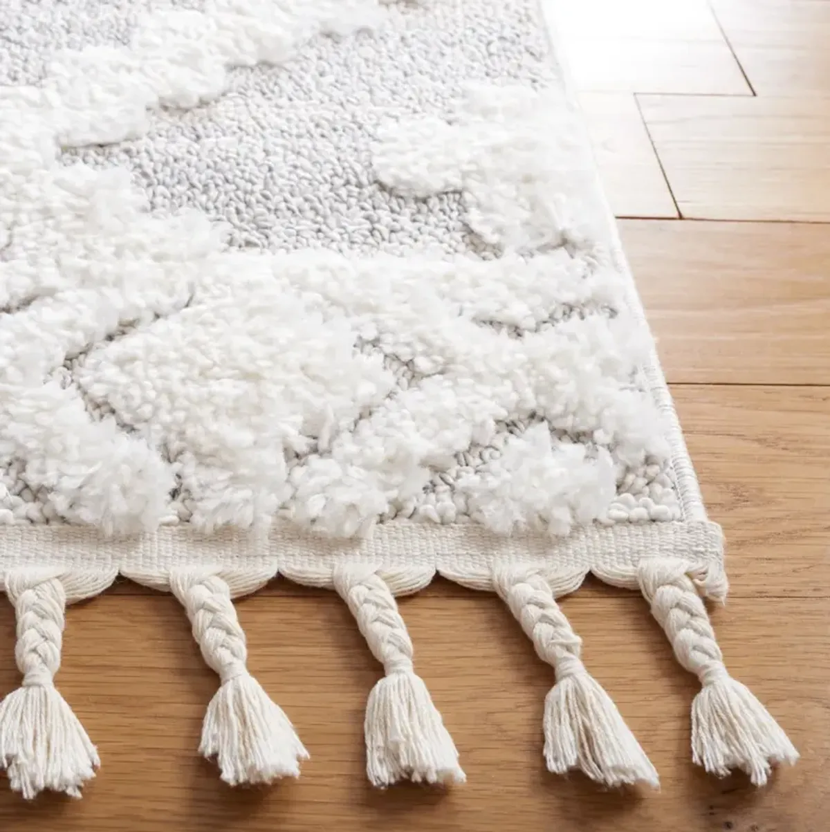 MOROCCAN TASSEL SHAG 640 IVORY  2'-3' x 10' Runner Rug