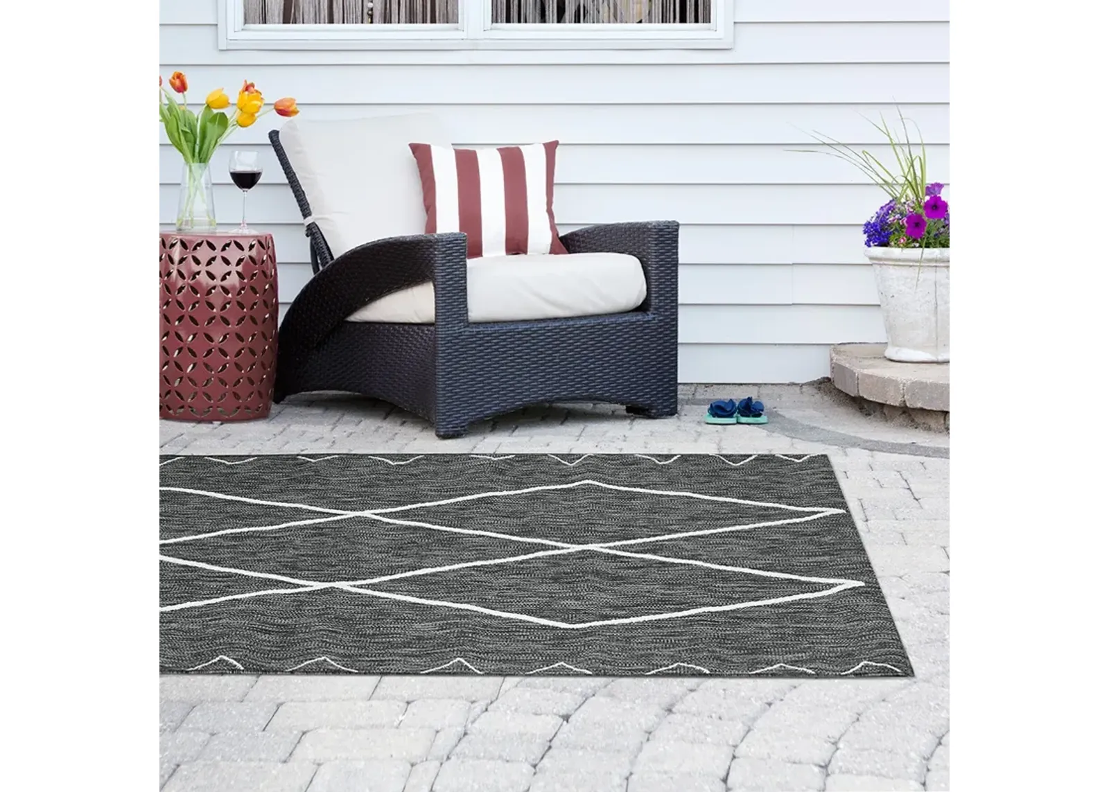 Madison Park Darya Grey/White Moroccan Indoor/Outdoor Rug