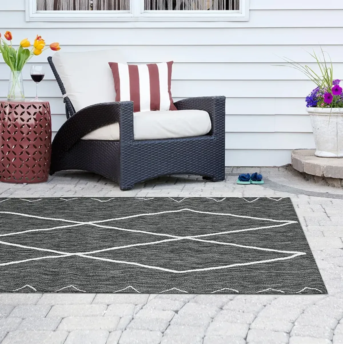 Madison Park Darya Grey/White Moroccan Indoor/Outdoor Rug