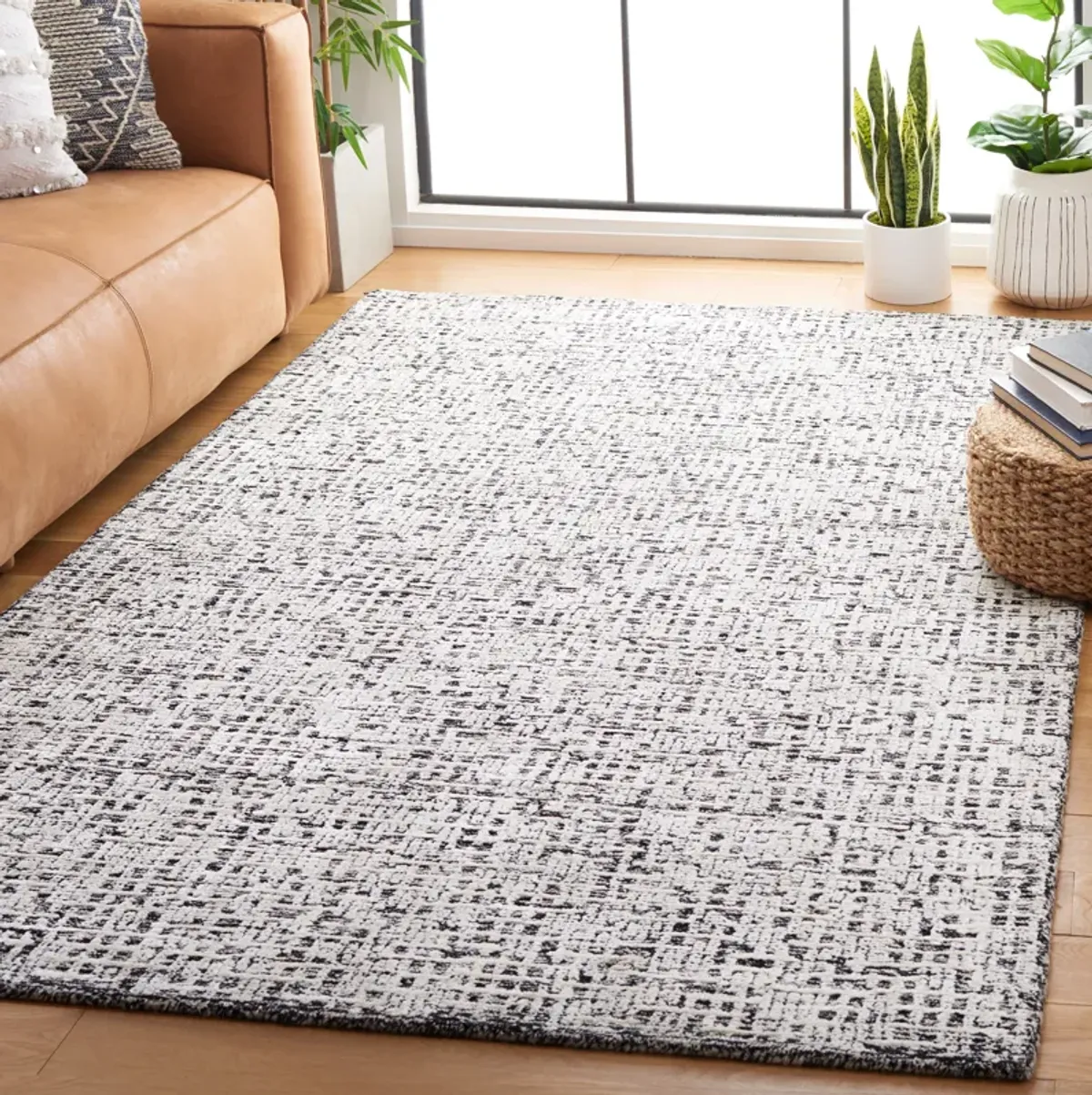 GLAMOUR Hand Tufted 4' x 6' area rug