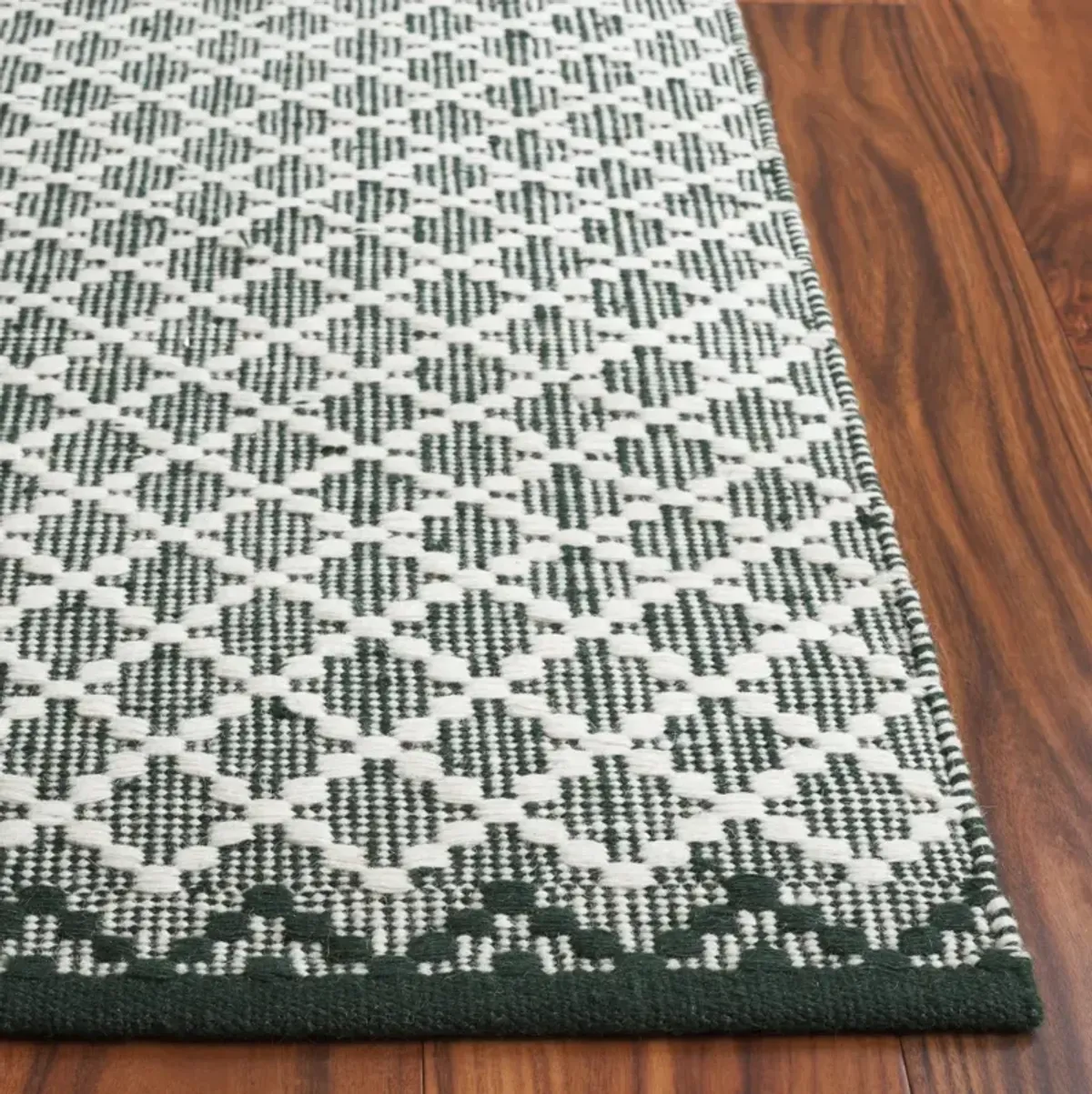 VERMONT 908 GREEN  2'-3' x 9' Runner Rug