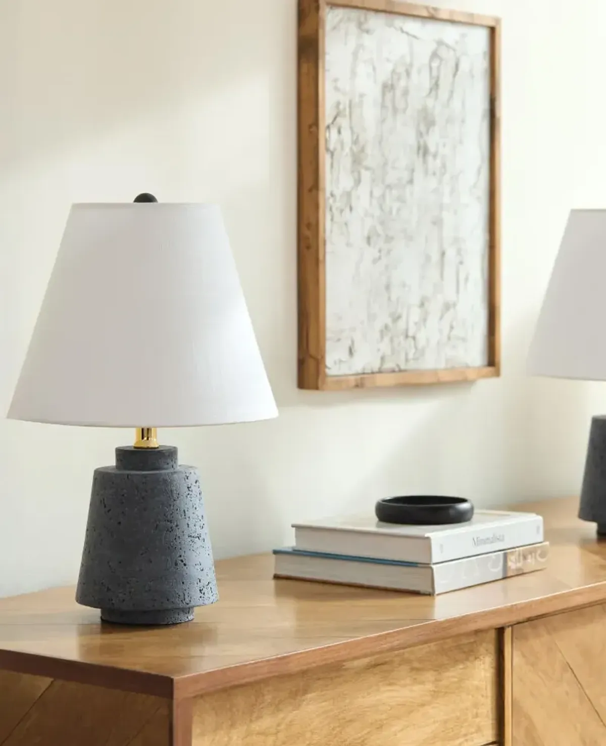 Vasto VAS-002 18"H x 11"W x 11"D Accent Table Lamp