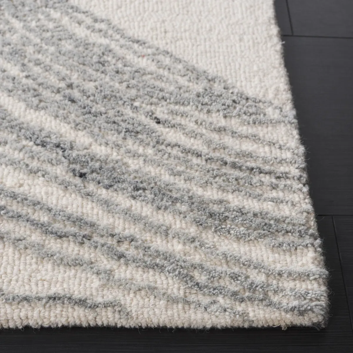 EBONY 551 IVORY  2'-3' x 8' Runner Rug