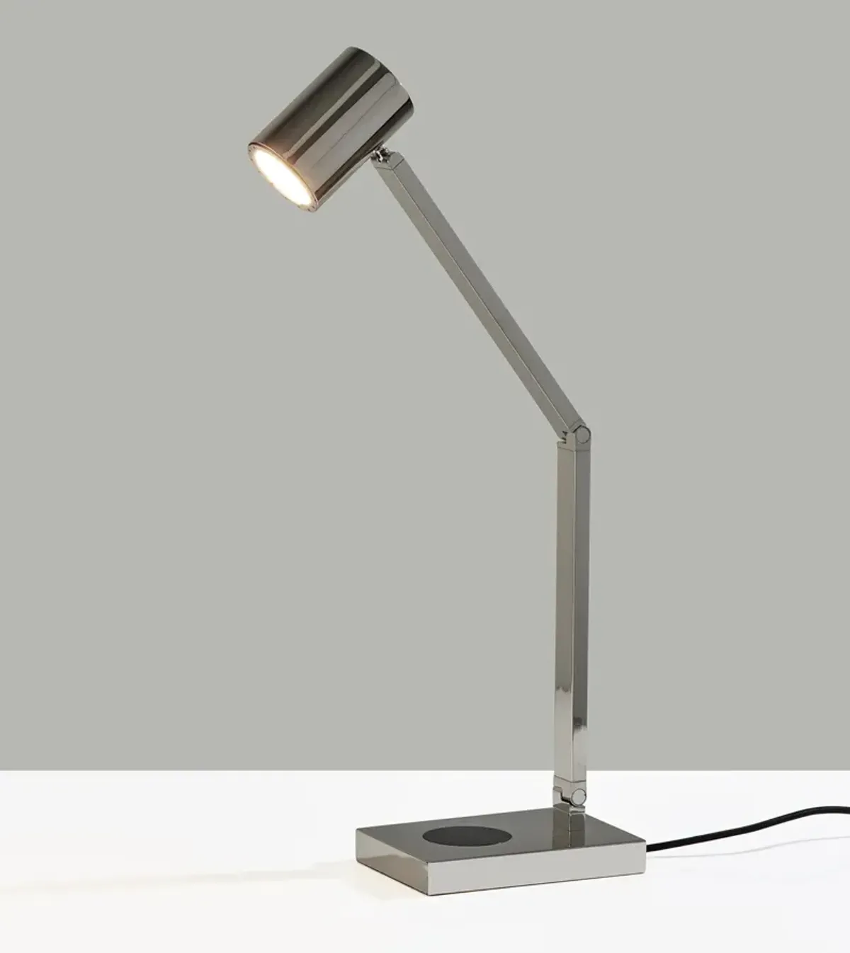 Newman Task Lamp w. Wireless Charging