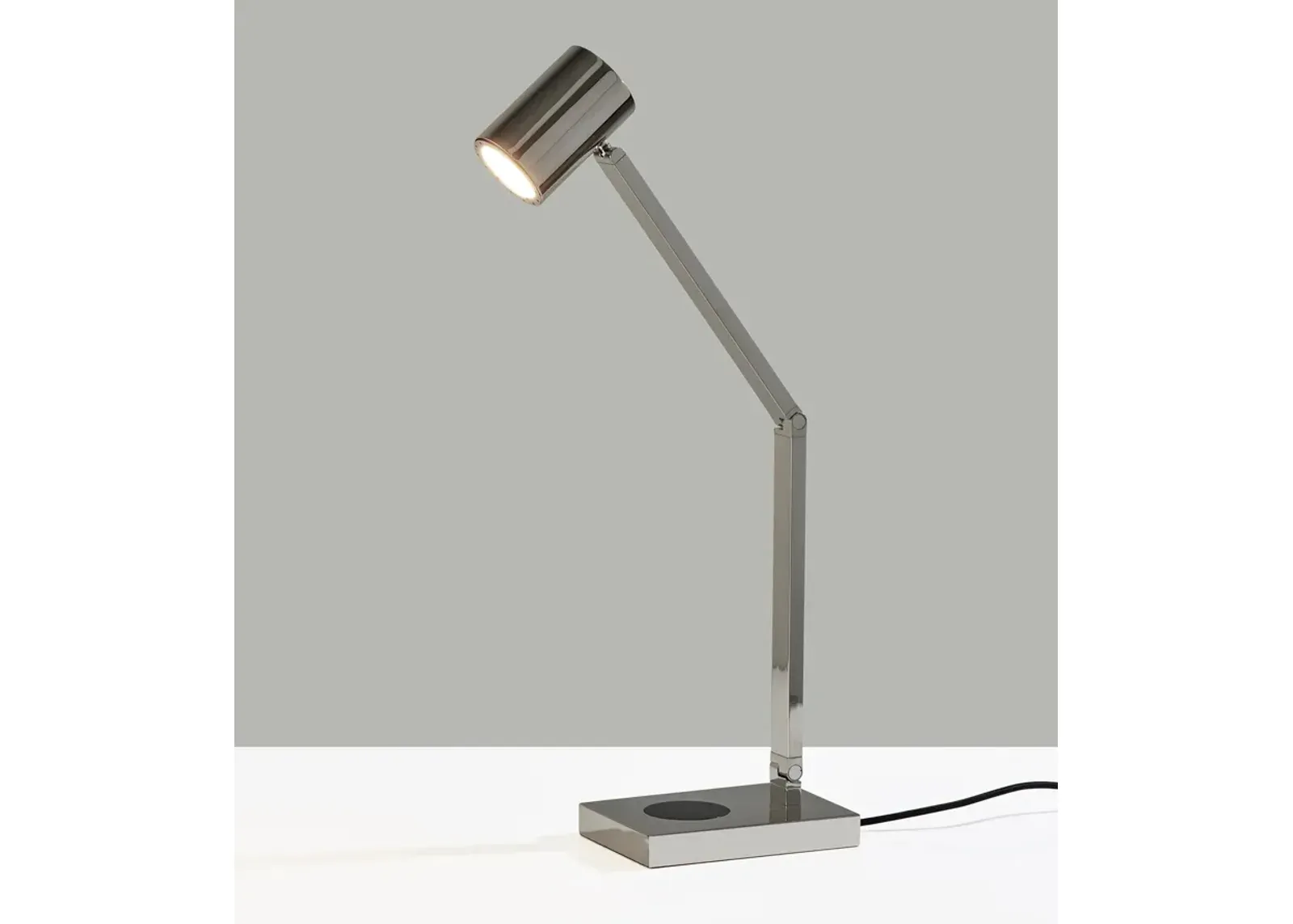 Newman Task Lamp w. Wireless Charging