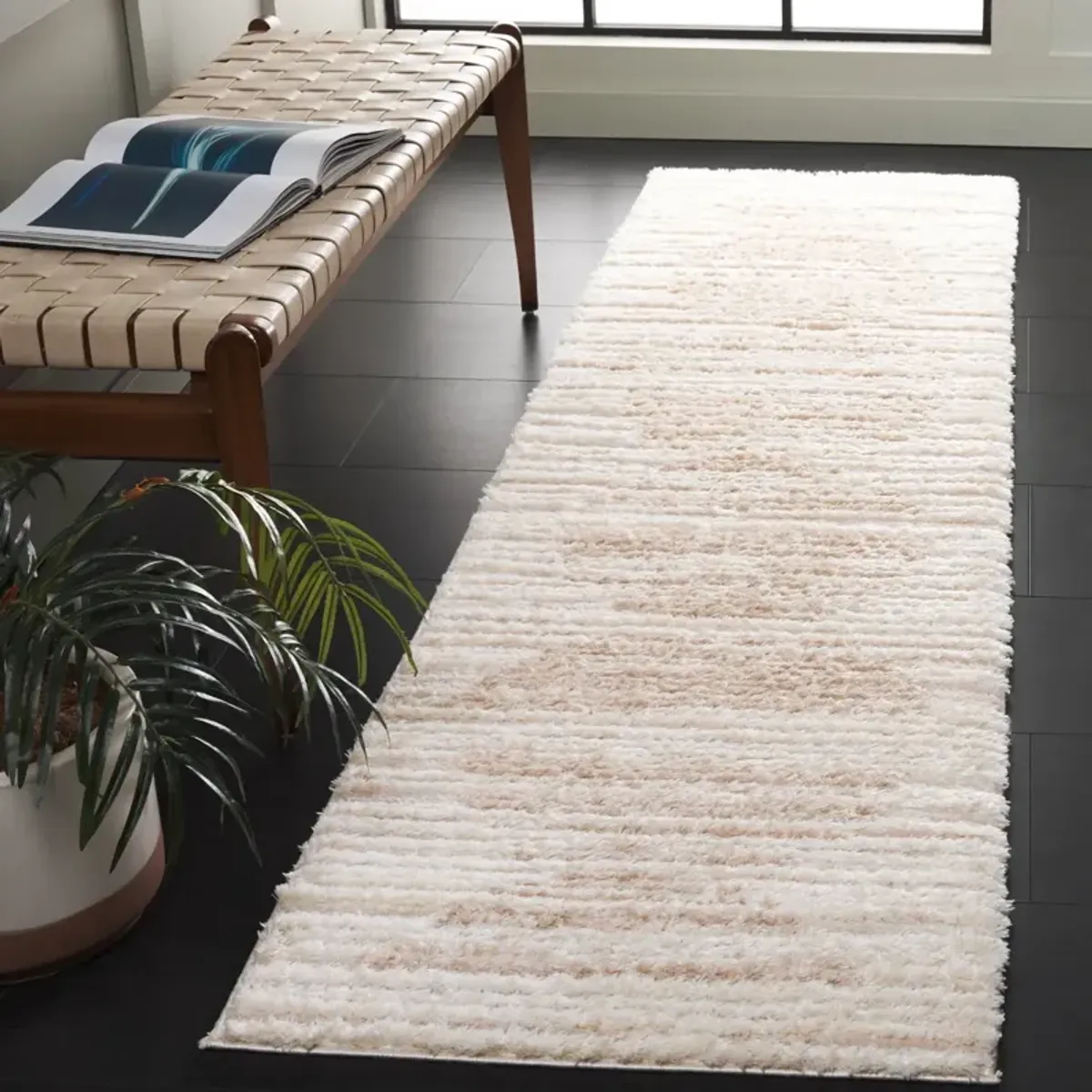 SEATTLE SHAG 911 IVORY  2'-3' x 8' Runner Rug