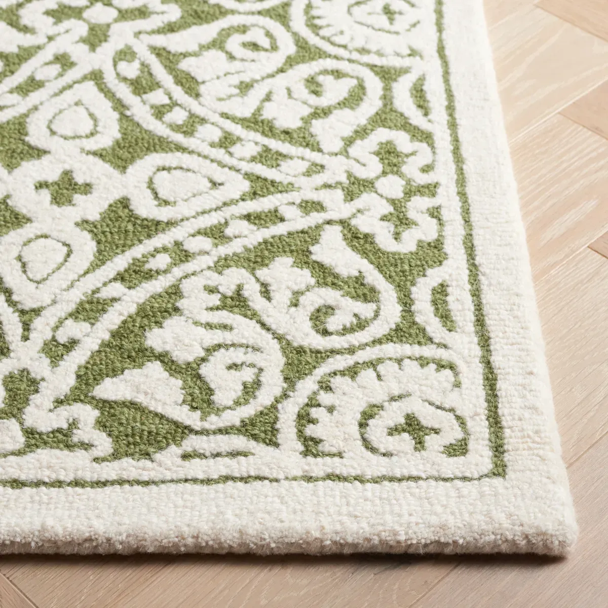 METRO 256 GREEN  2'-3' x 9' Runner Rug