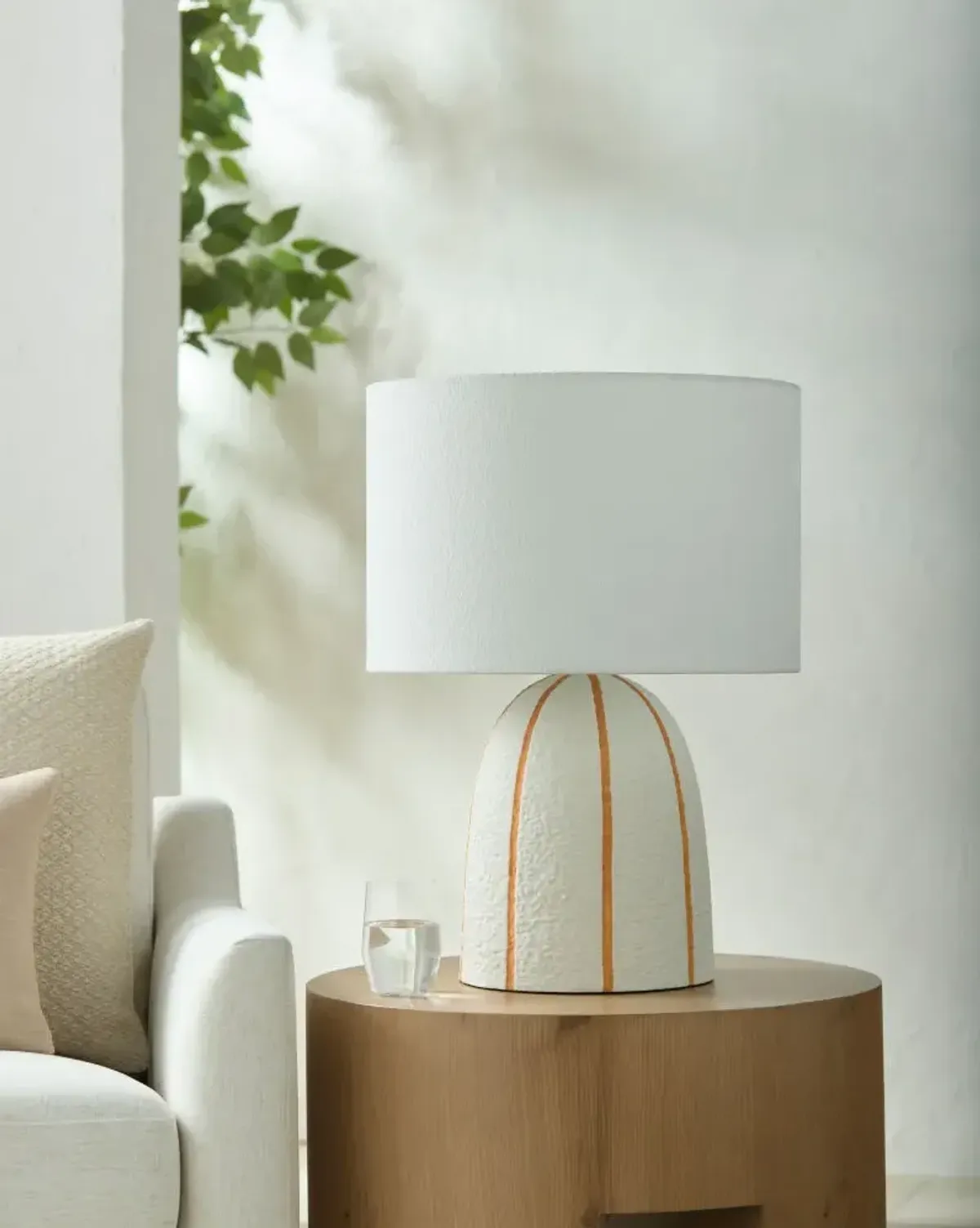 Hombori HOM-002 24"H x 17"W x 17"D Accent Table Lamp