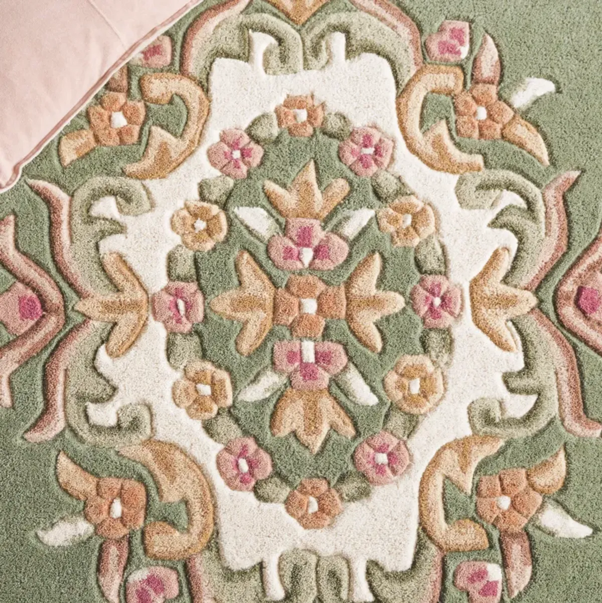 AUBUSSON Hand Tufted 3' x 5' area rug