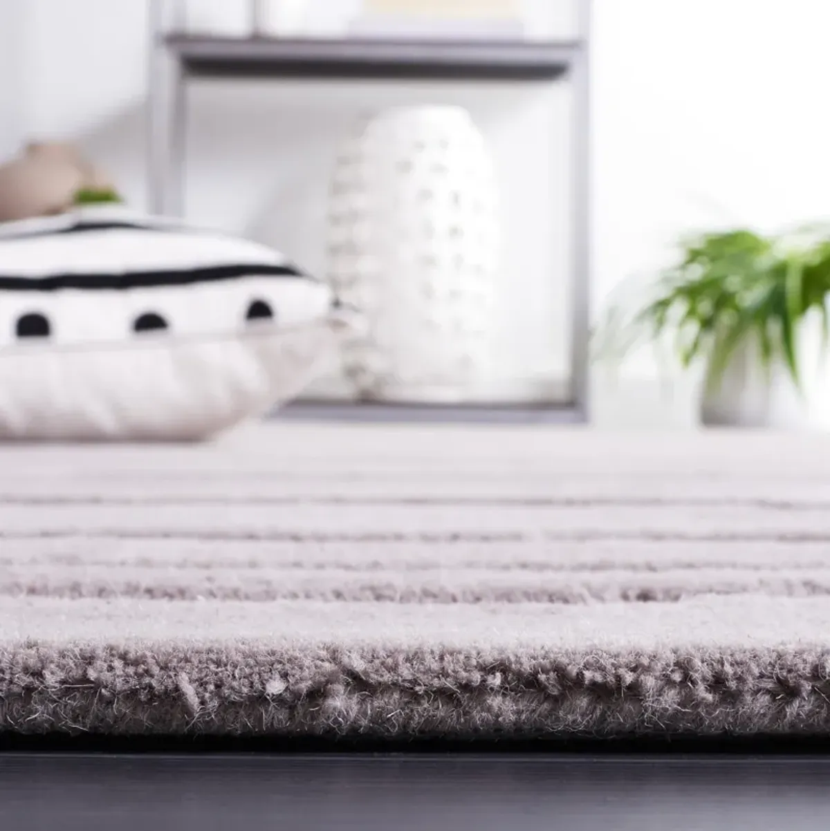 CHATHAM Hand Tufted 4' x 6' area rug