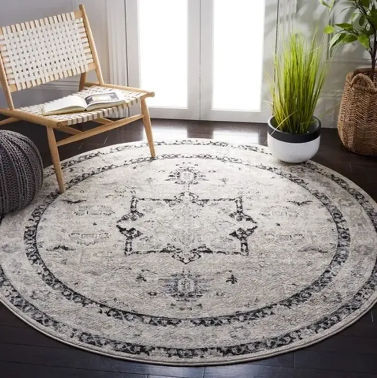 Brentwood 852 Ivory / Black 6'-7" X 6'-7" Round Round Powerloomed Rug