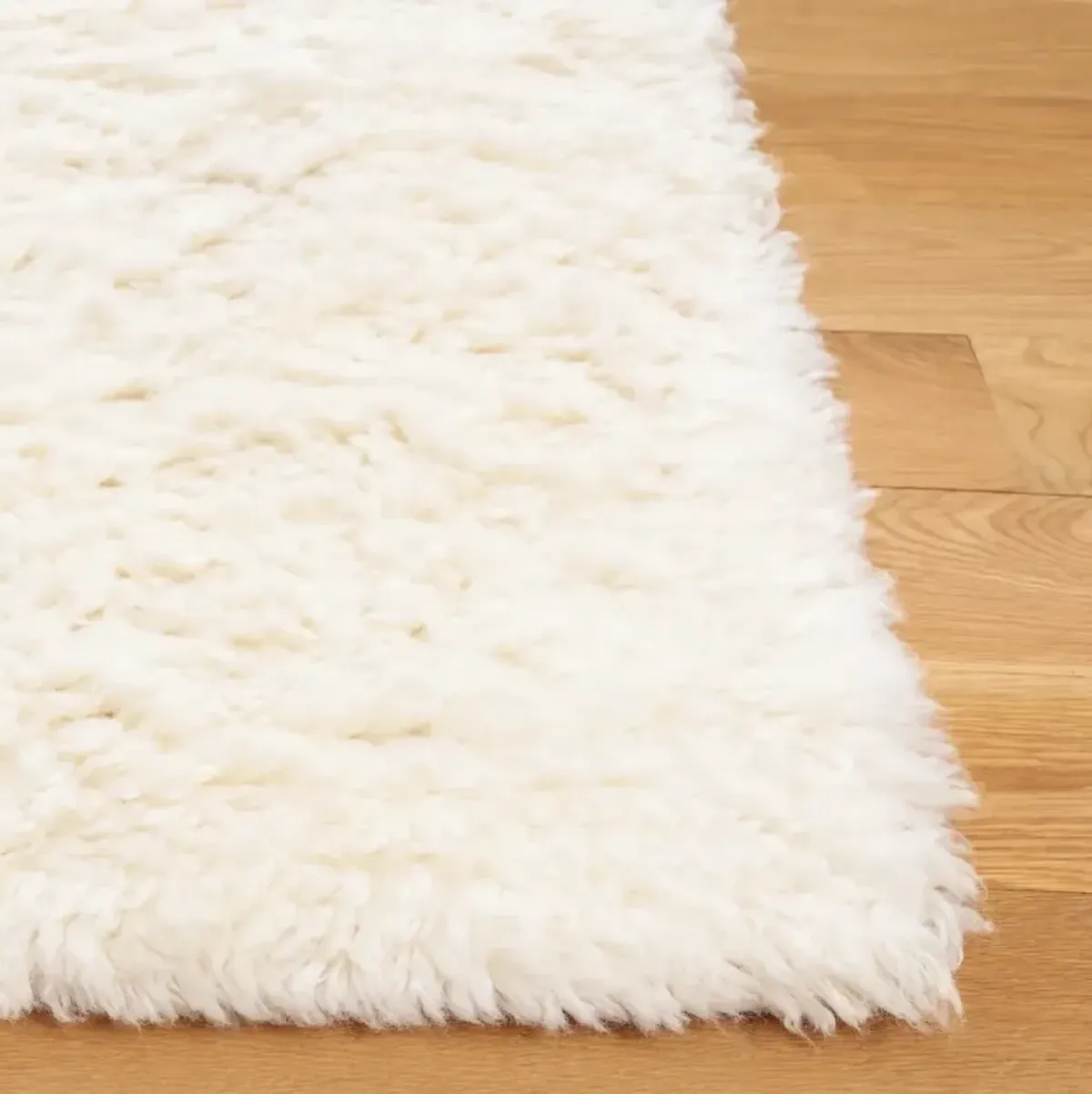 CASABLANCA 499 IVORY 2'-3' x 8' Runner Rug