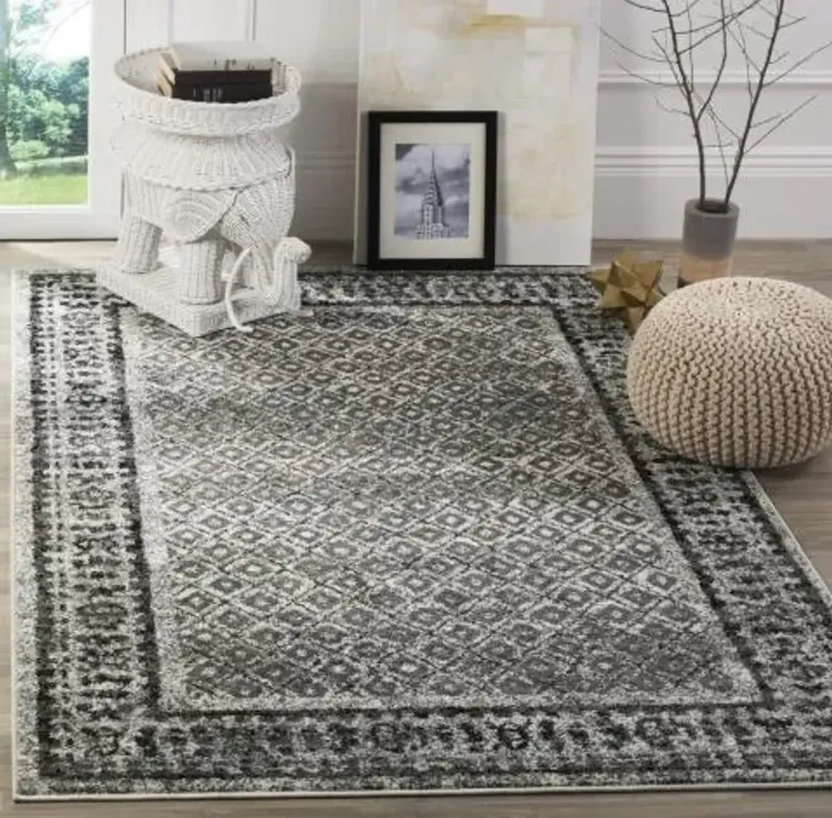 Adirondack Contemporary Ivory / Silver 4' X 4' Round Powerloomed Rug