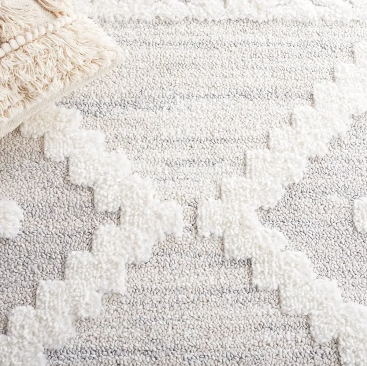 MOROCCAN TASSEL SHAG 640 IVORY  2'-3' x 12' Runner Rug