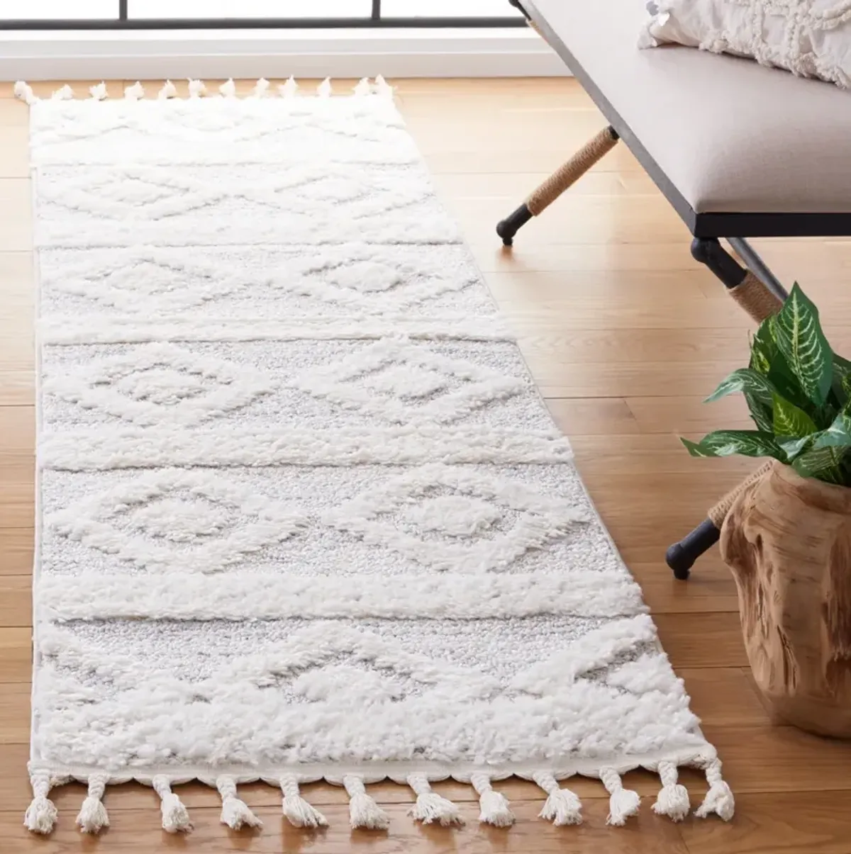 MOROCCAN TASSEL SHAG 640 IVORY  2'-3' x 12' Runner Rug