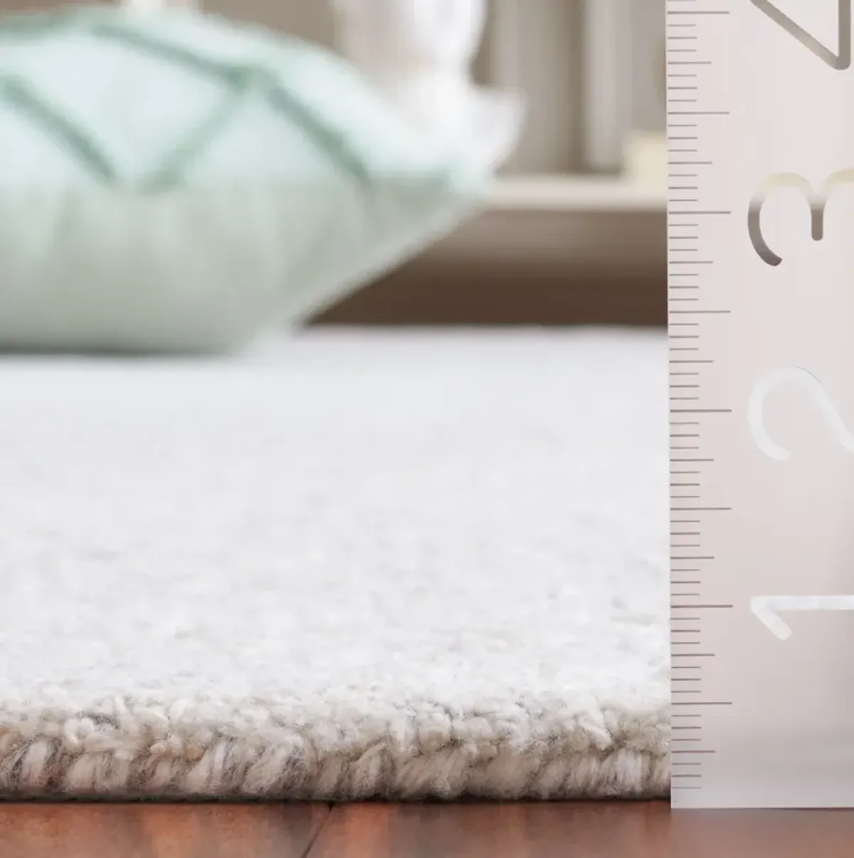 ABSTRACT Hand Tufted 3' x 5' area rug