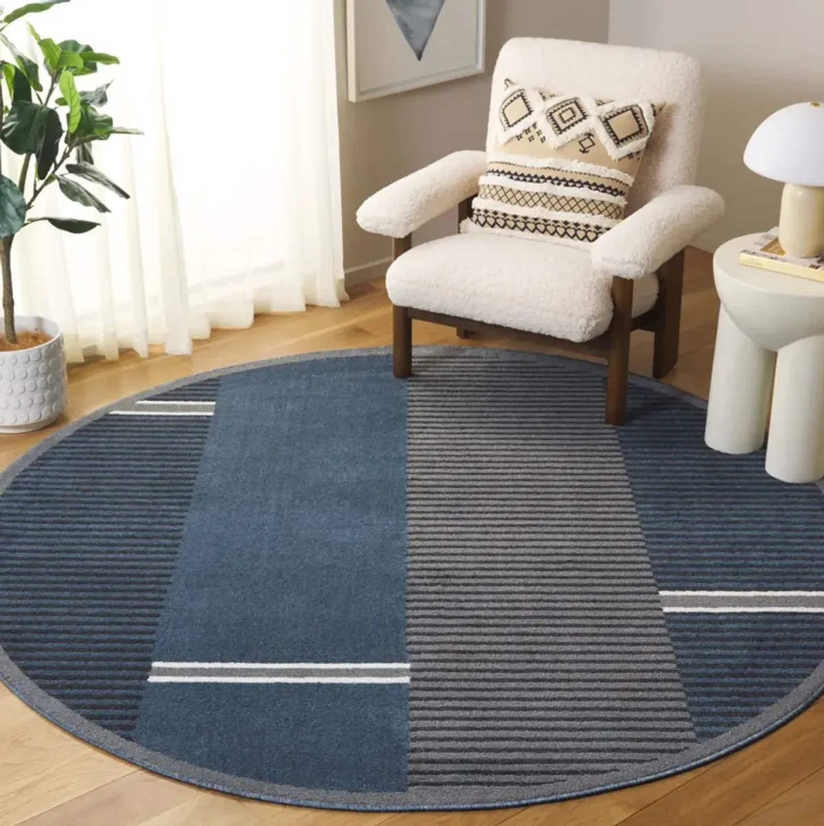 PYRAMID 234 NAVY  6'-7' x 6'-7' Round Round Rug