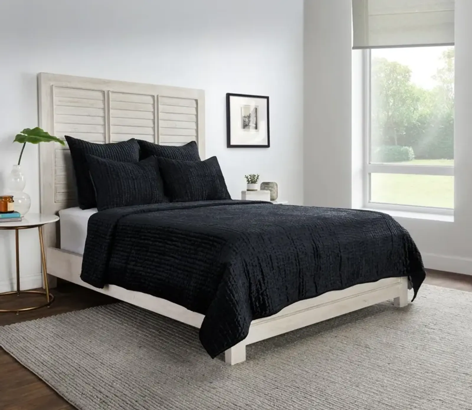 Bari Velvet Onyx Queen Quilt 92x96