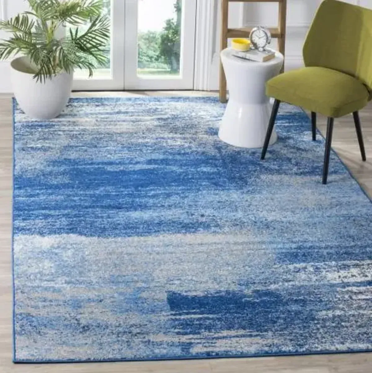 Adirondack Contemporary Silver / Blue 4' X 4' Round Powerloomed Rug