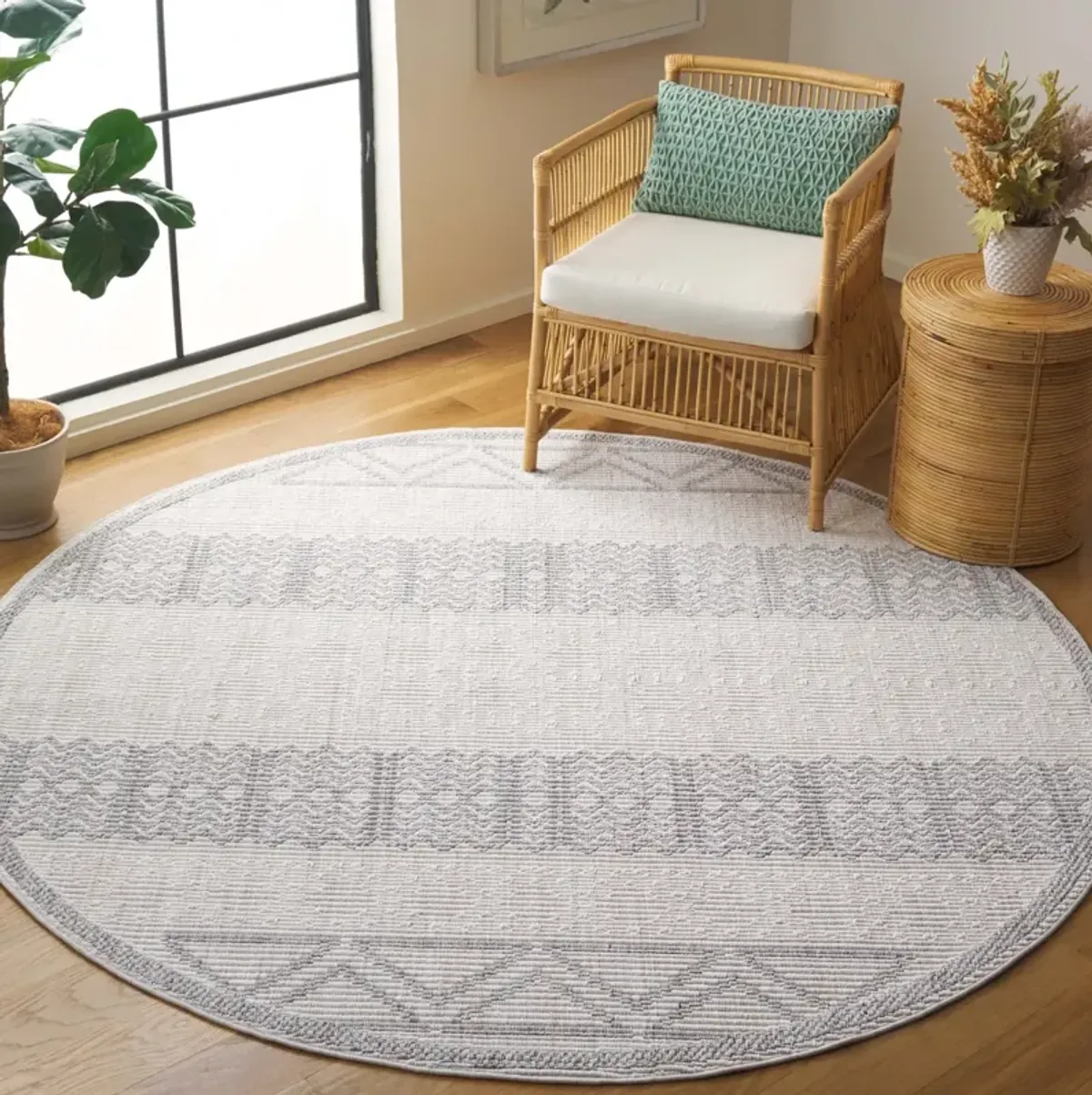 MSR1908 SERENITY IVORY  6'-7' x 6'-7' Round Round Rug