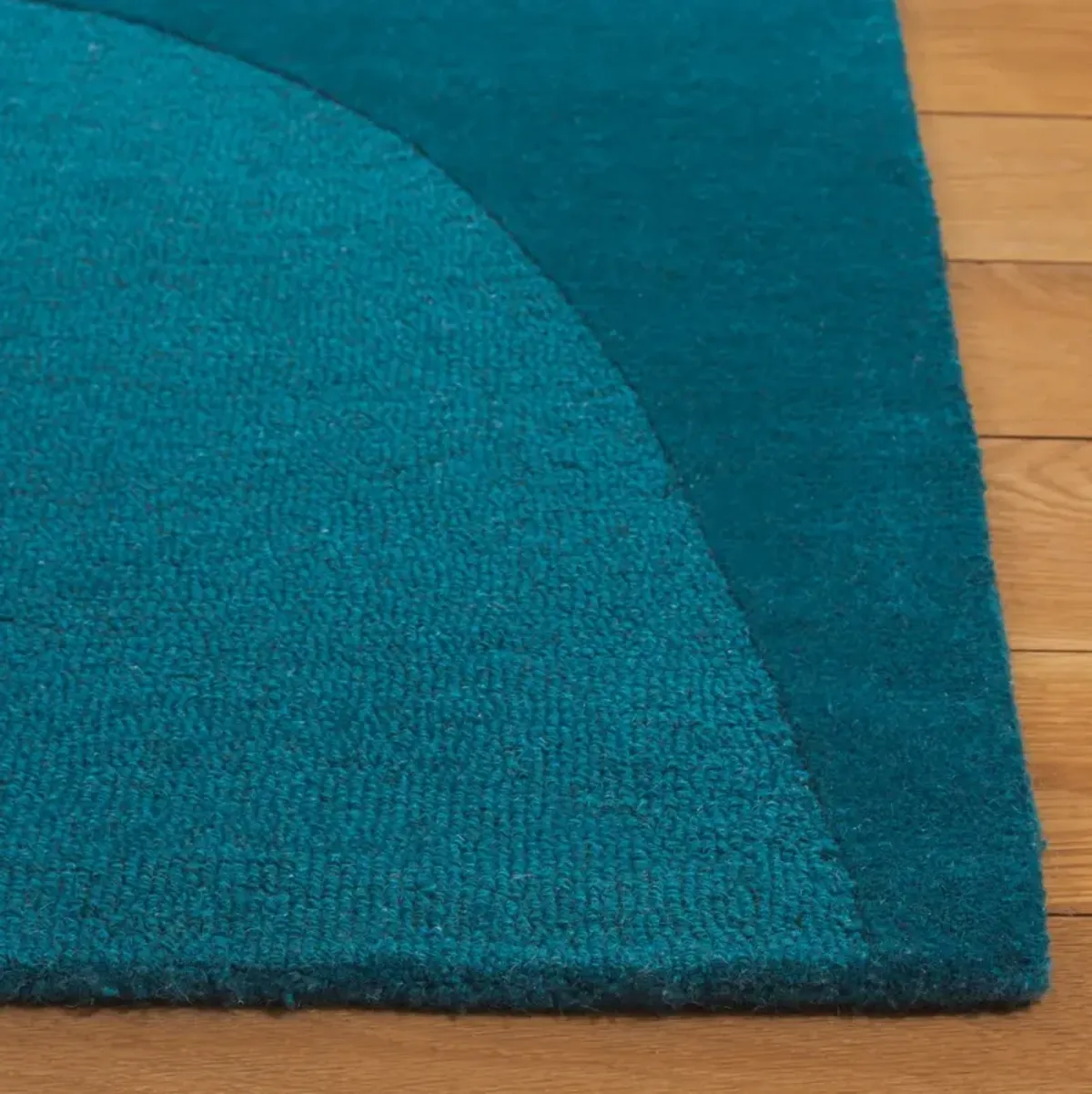 FIFTH AVENUE 253 TURQUOISE 4' x 6' Small Rectangle Rug