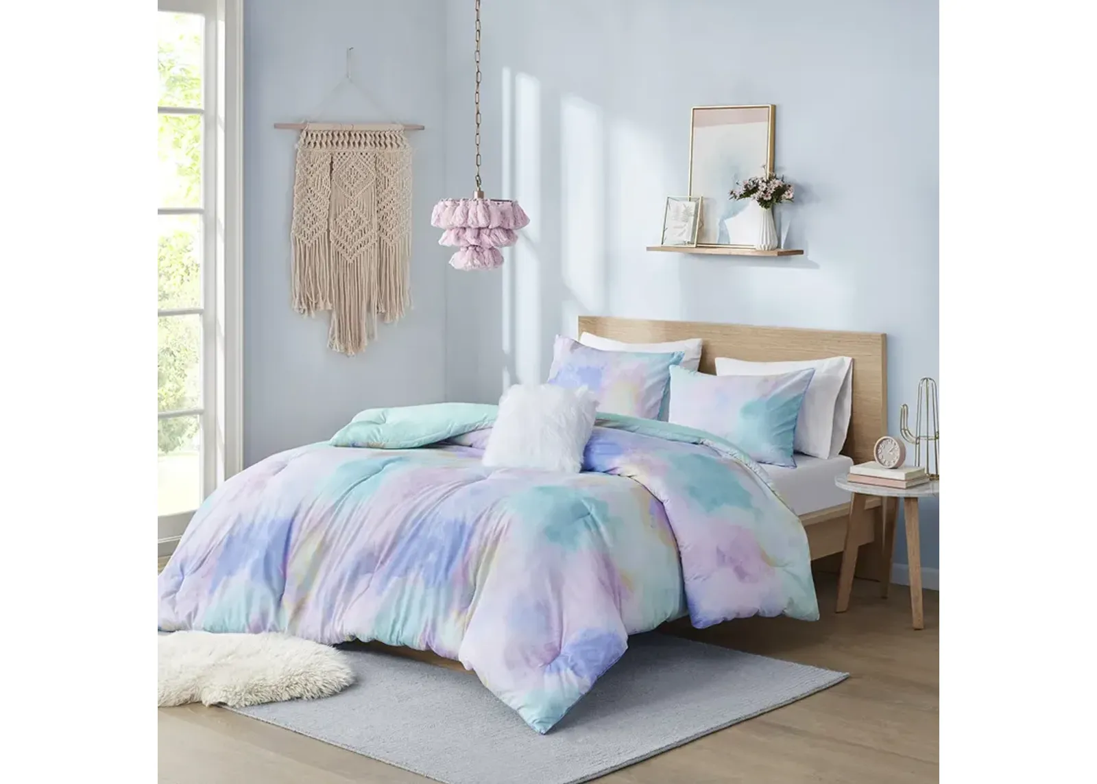 Intelligent Design Cassiopeia Aqua Watercolor Tie Dye Printed Comforter Set with Throw Pillow