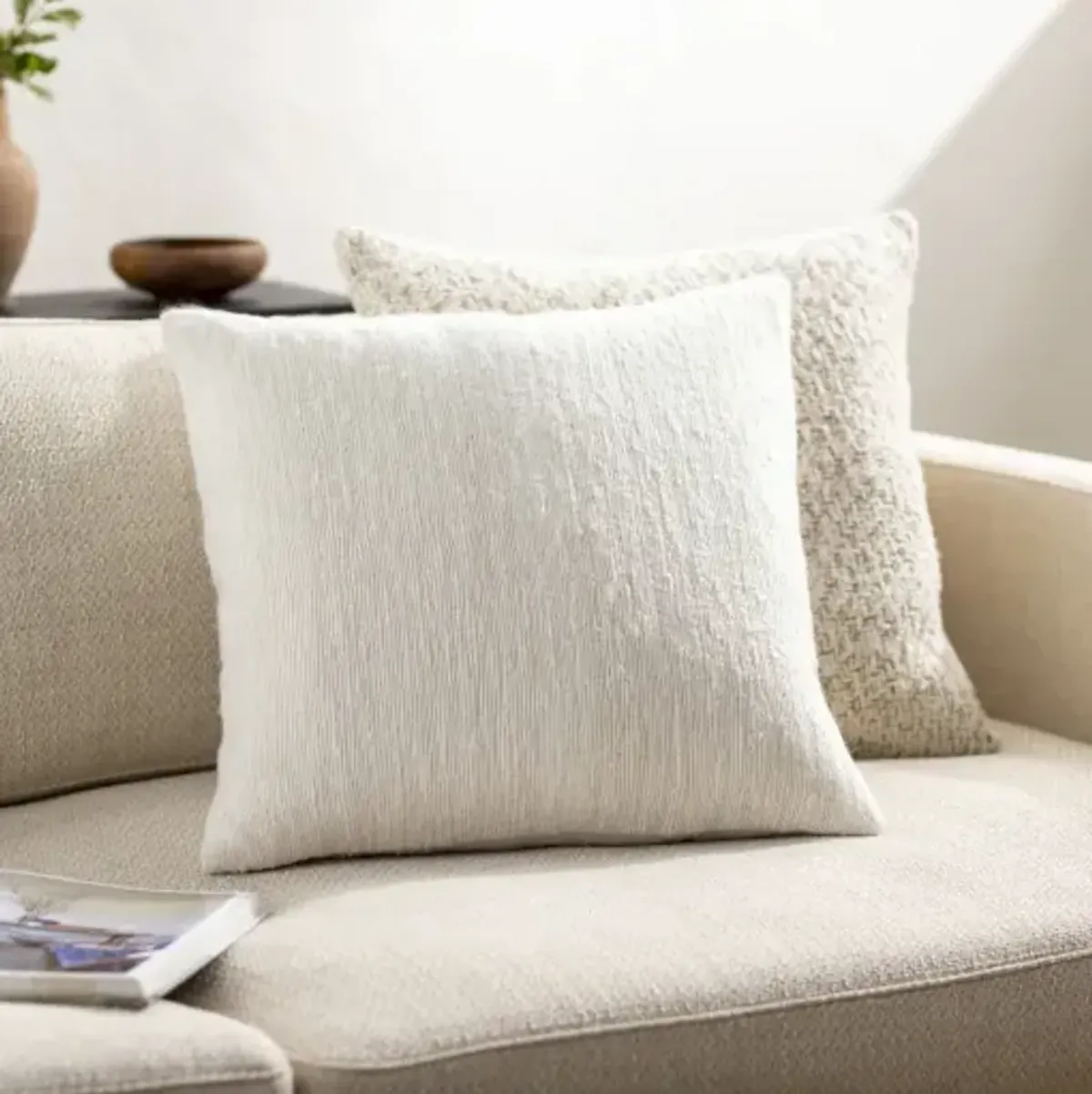 Quinby QUB-001 18"L x 18"W Accent Pillow