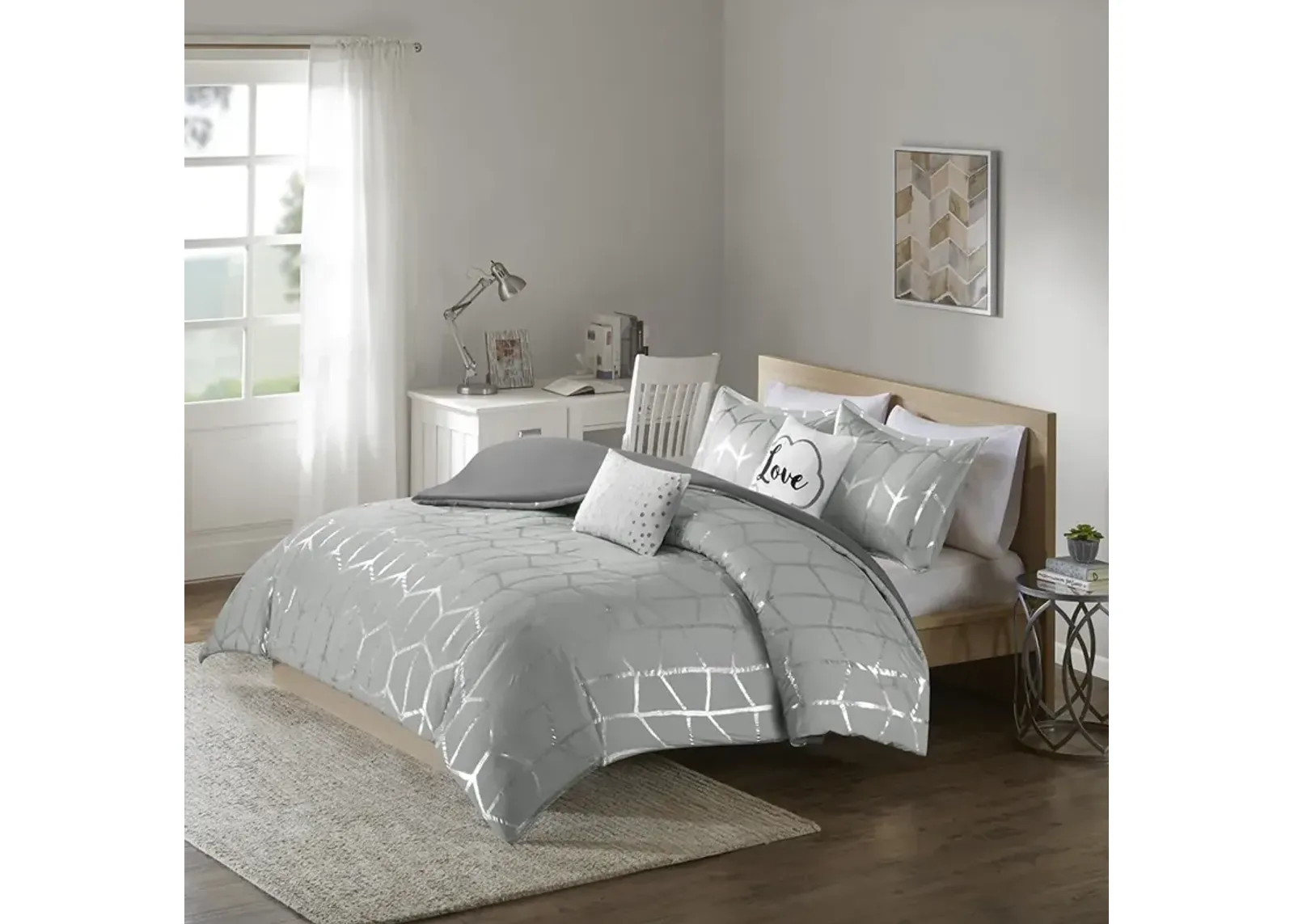 Intelligent Design Raina Grey/Silver Metallic Printed Duvet Cover Set