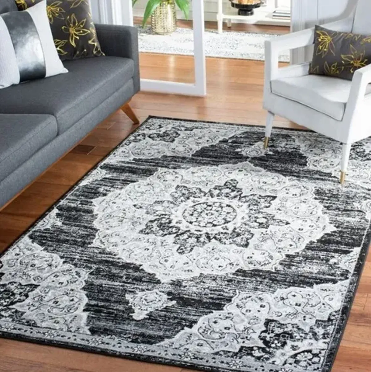 Brentwood 802 Black / Grey 4' X 6' Small Rectangle Powerloomed Rug