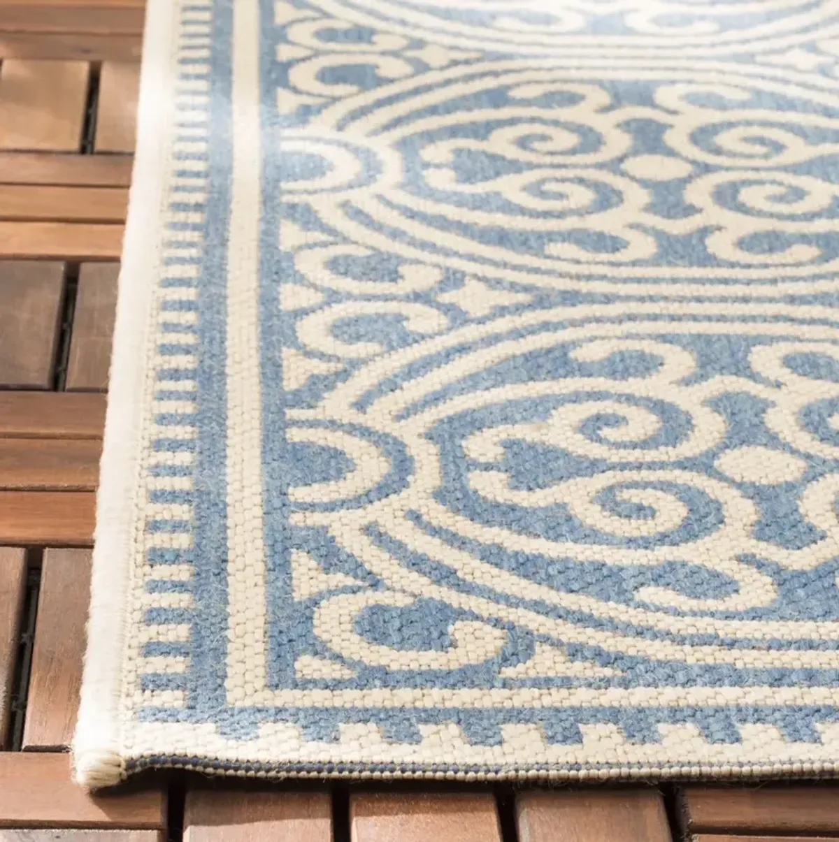 BEACH HOUSE 134 Blue 4' X 4' Square Square Rug