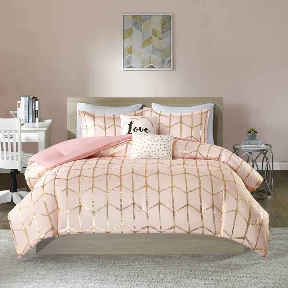 Intelligent Design Raina Blush/Gold Metallic Printed Comforter Set