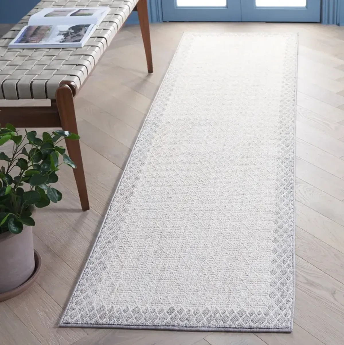 MSR1904 SERENITY IVORY  2'-2' x 8' Runner Rug