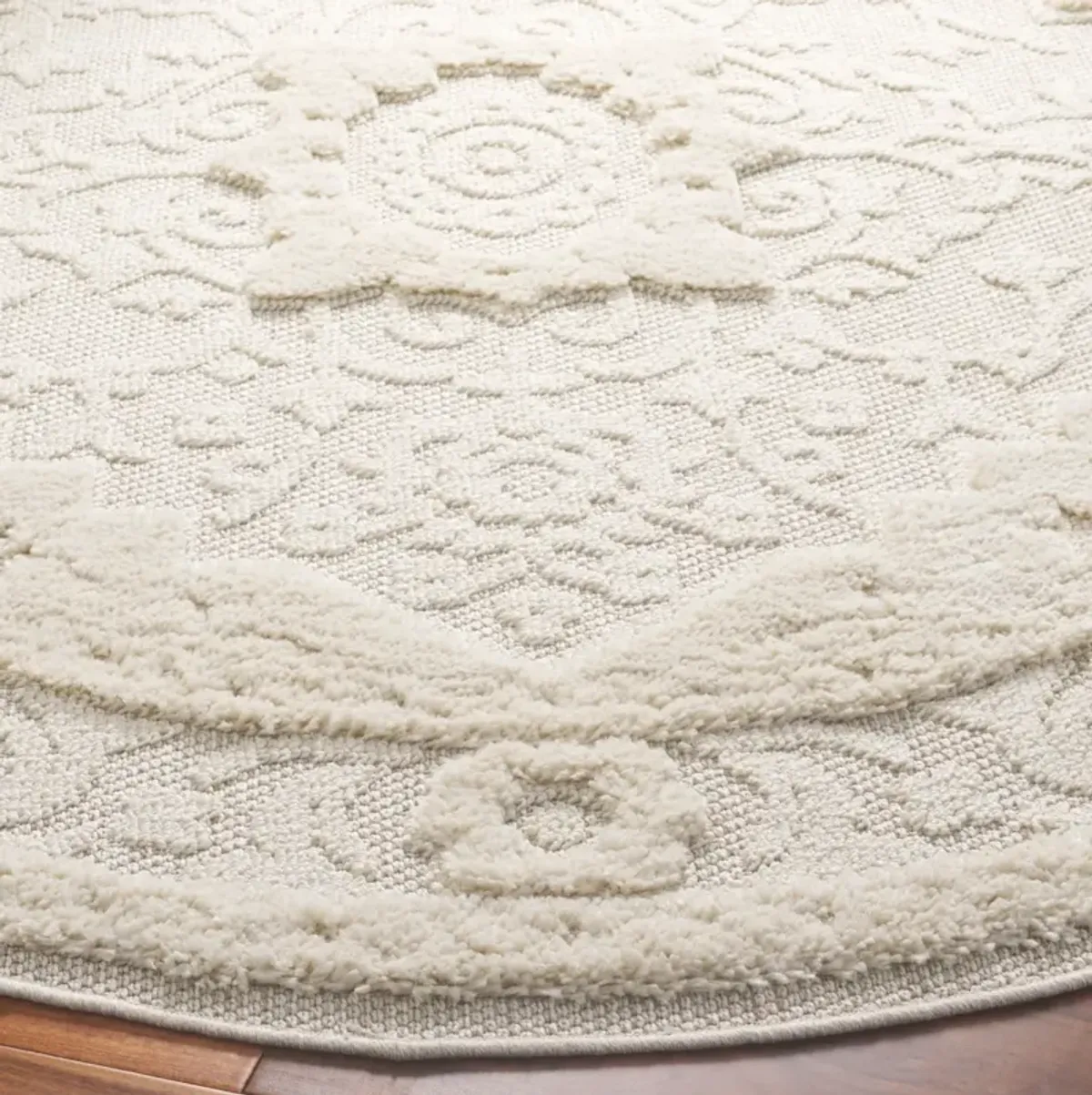 CHLOE 103 IVORY 6'-7' x 6'-7' Round Round Rug