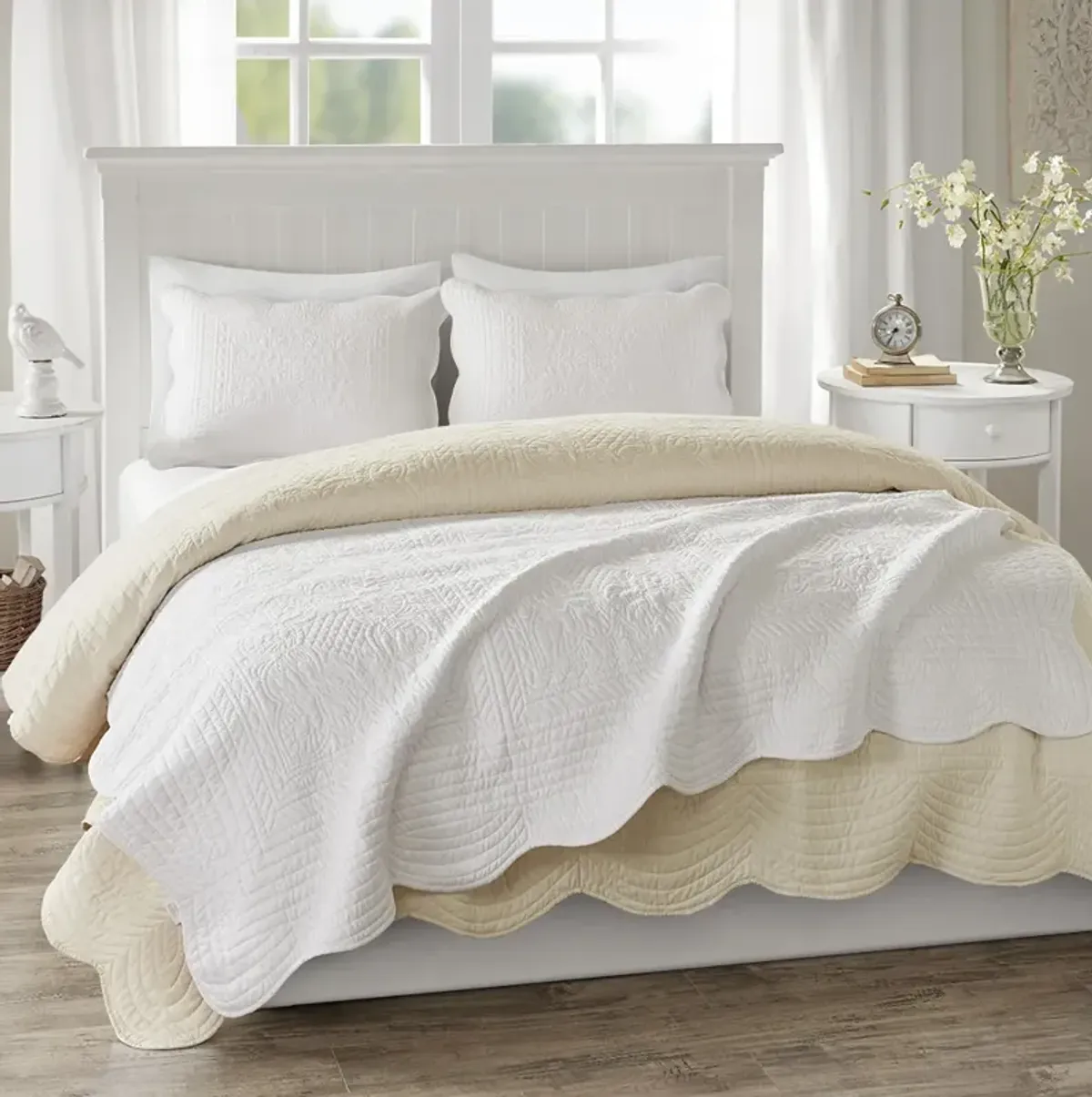 Madison Park Tuscany White Oversized Quilted Throw with Scalloped Edges