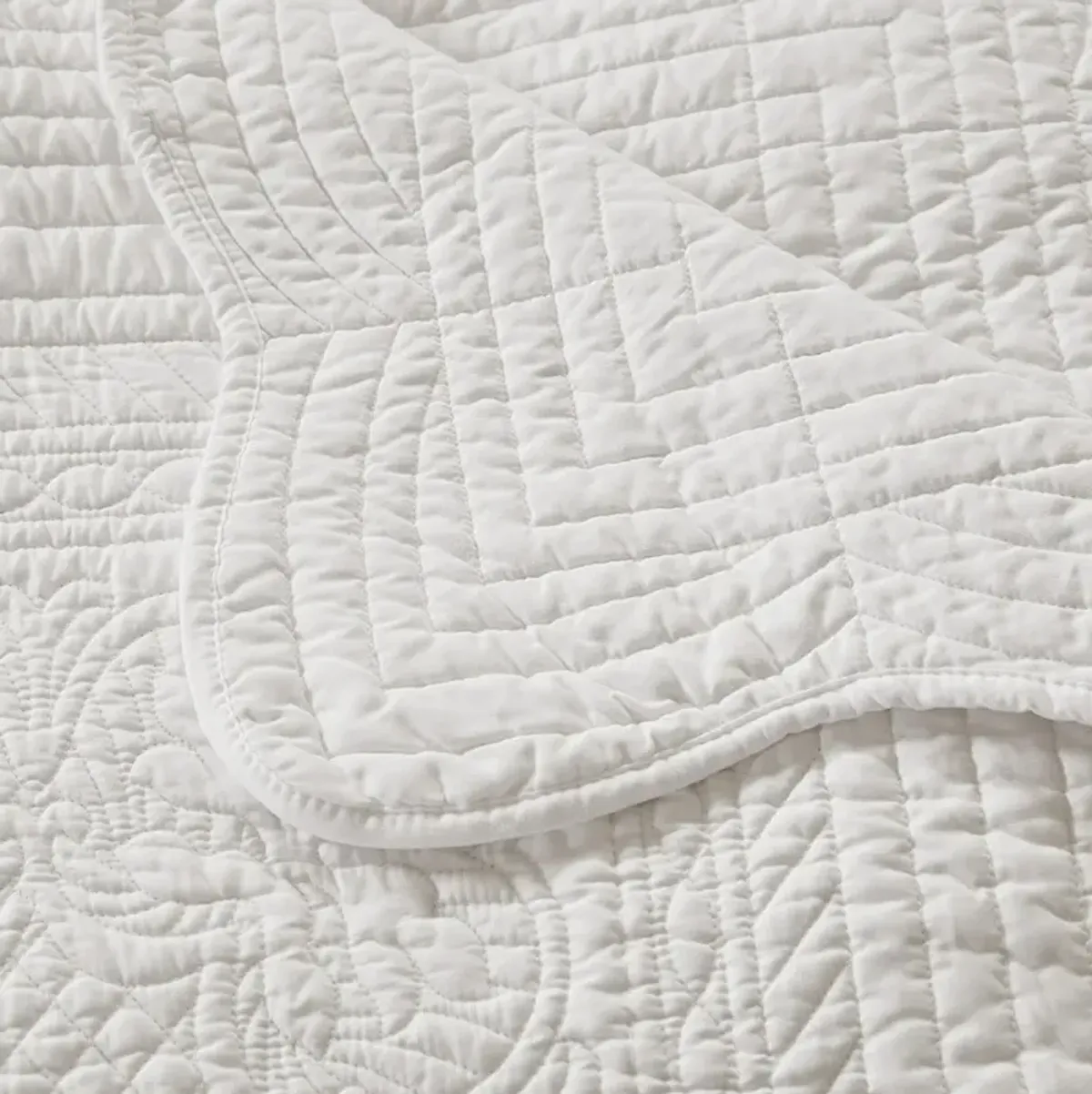 Madison Park Tuscany White Oversized Quilted Throw with Scalloped Edges