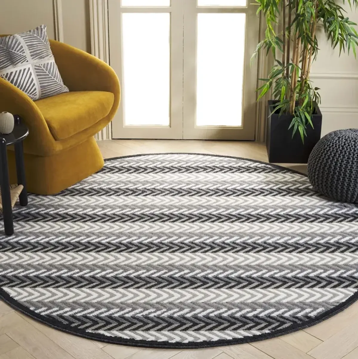 PYRAMID 247 GREY  6'-7' x 6'-7' Round Round Rug