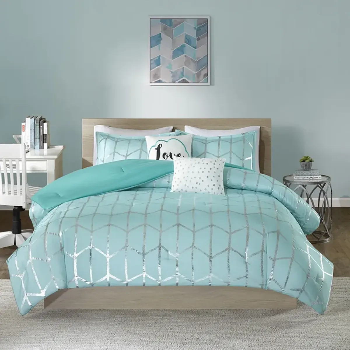 Intelligent Design Raina Aqua/Silver Metallic Printed Comforter Set