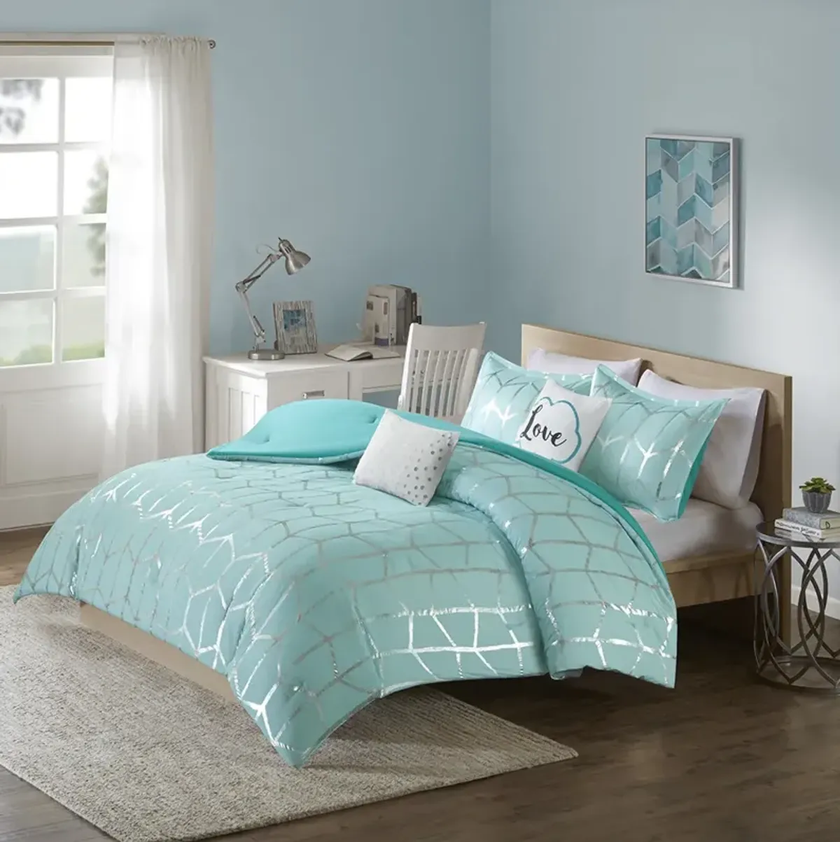 Intelligent Design Raina Aqua/Silver Metallic Printed Comforter Set