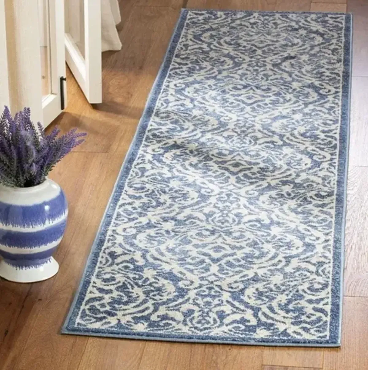 Brentwood 810 Navy / Creme 2' X 6' Runner Powerloomed Rug