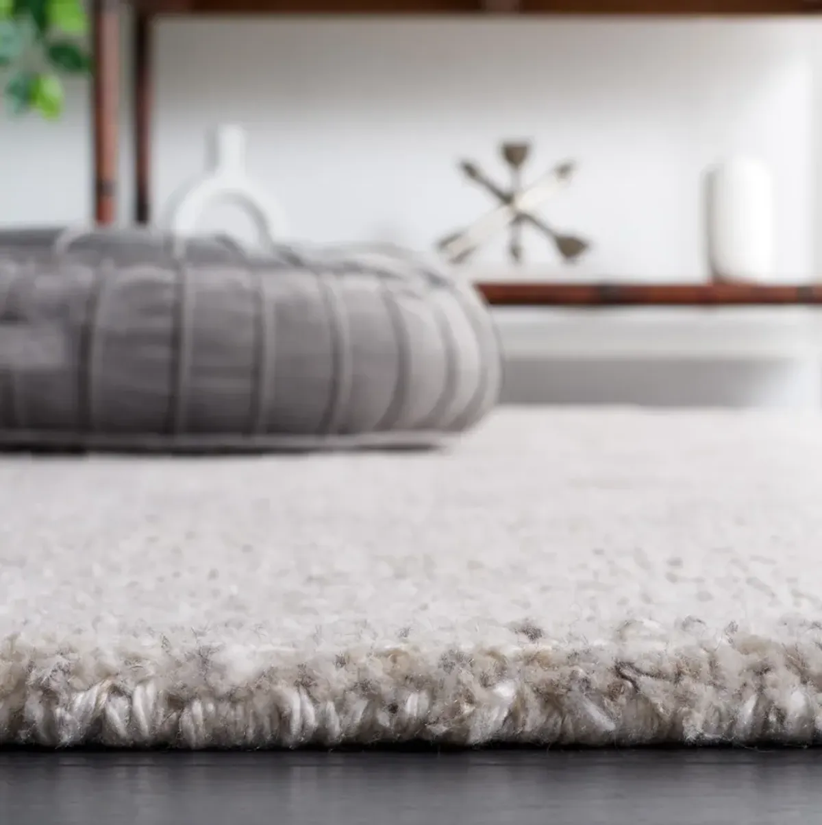 ABSTRACT Hand Tufted 4' x 6' area rug