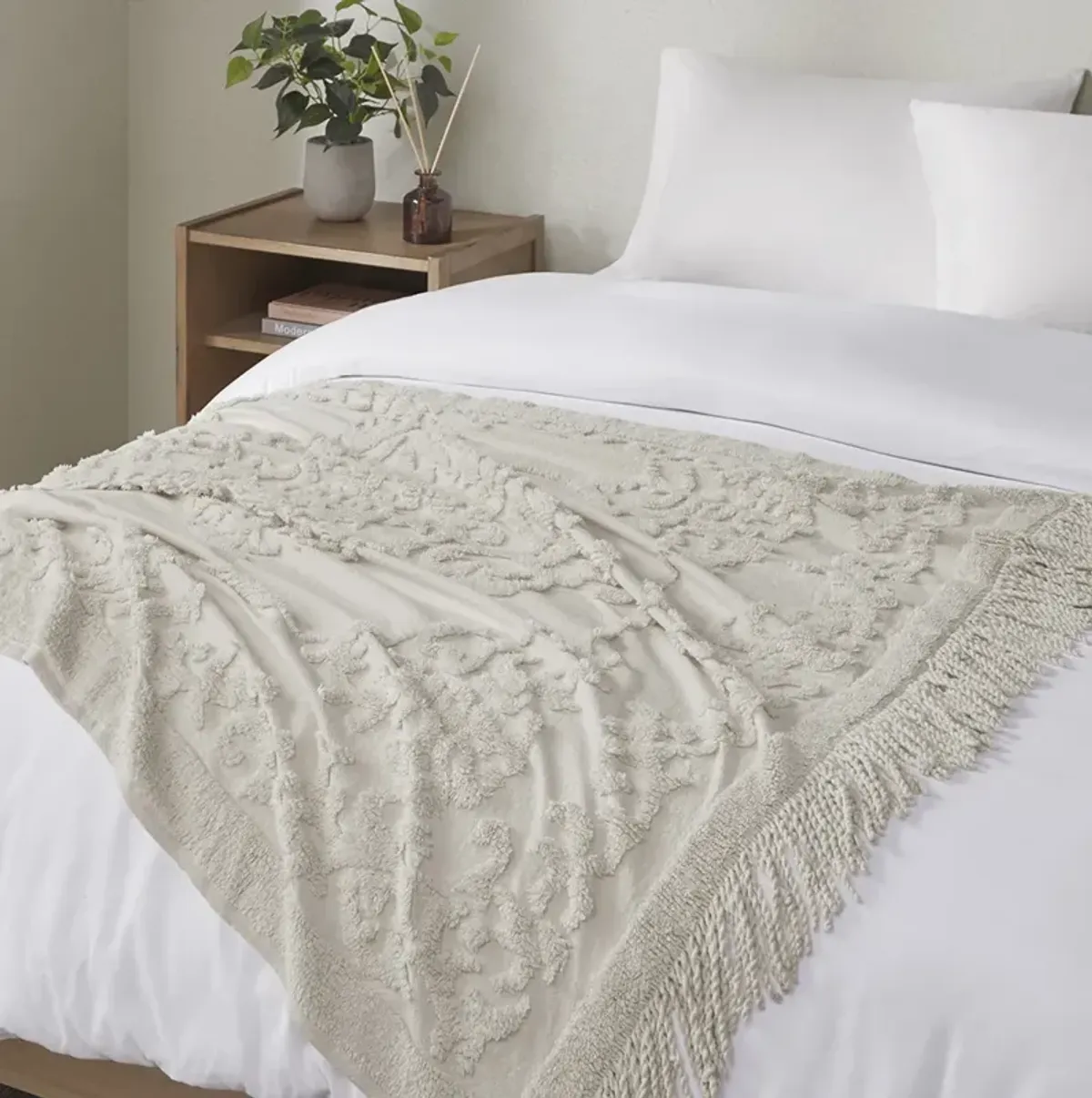 Madison Park Chloe Grey 100% Cotton Tufted Chenille Lightweight Throw With Fringe Tassel 50" x 60"