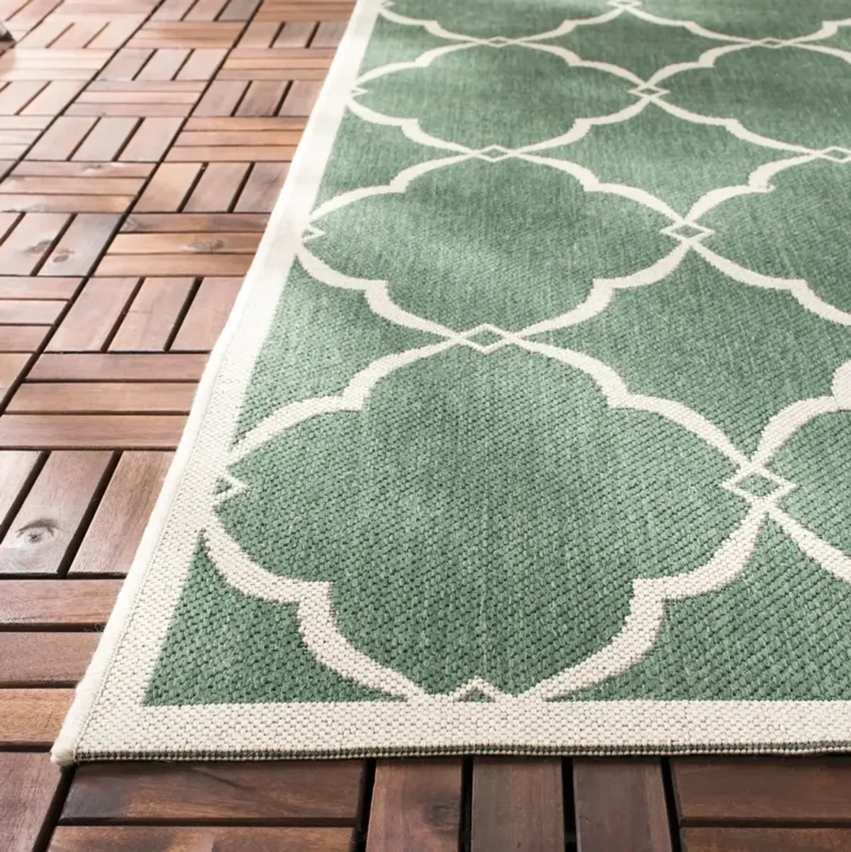 BEACH HOUSE 125 Green 4' X 6' Small Rectangle Rug