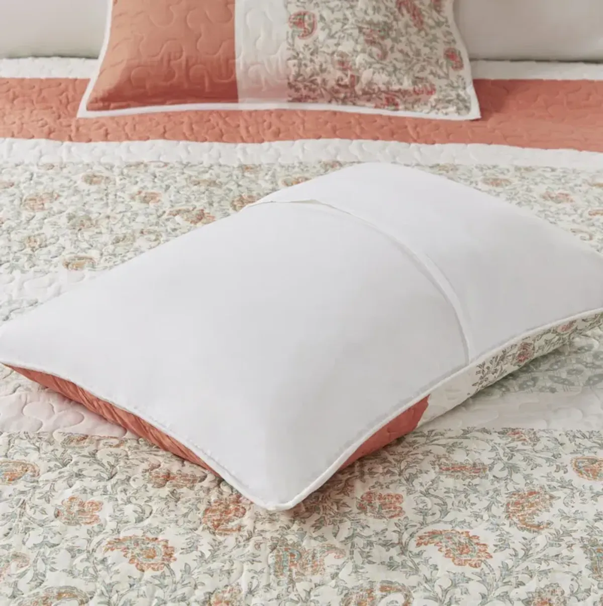 Madison Park Dawn Coral 6 Piece Cotton Percale Quilt Set with Throw Pillows