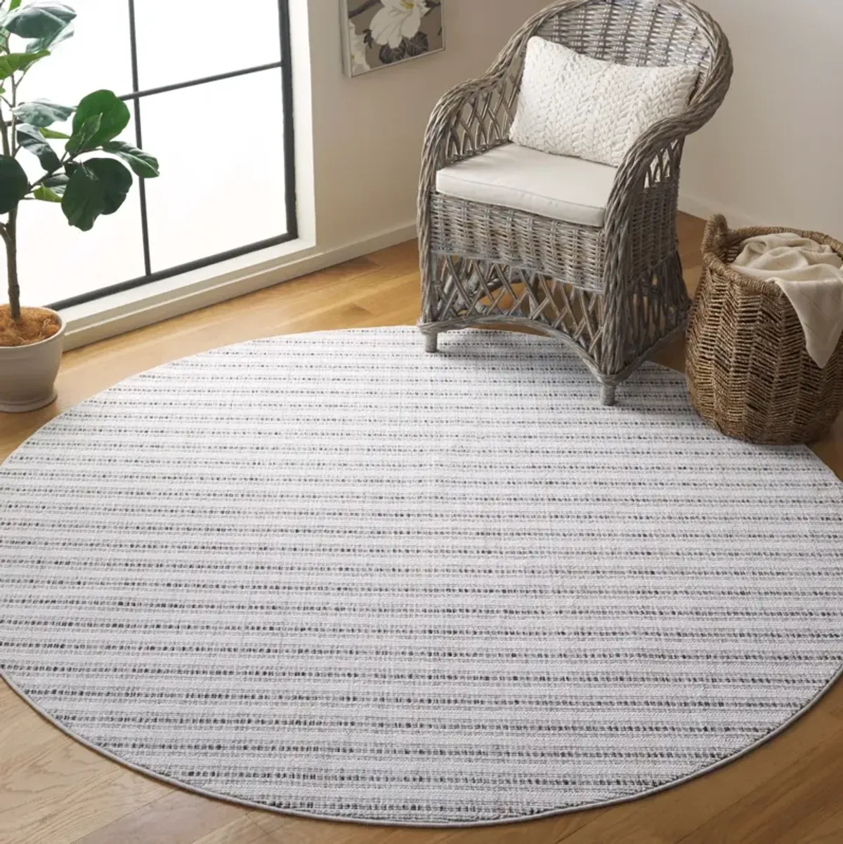 MSR1914 SERENITY IVORY  6'-7' x 6'-7' Round Round Rug