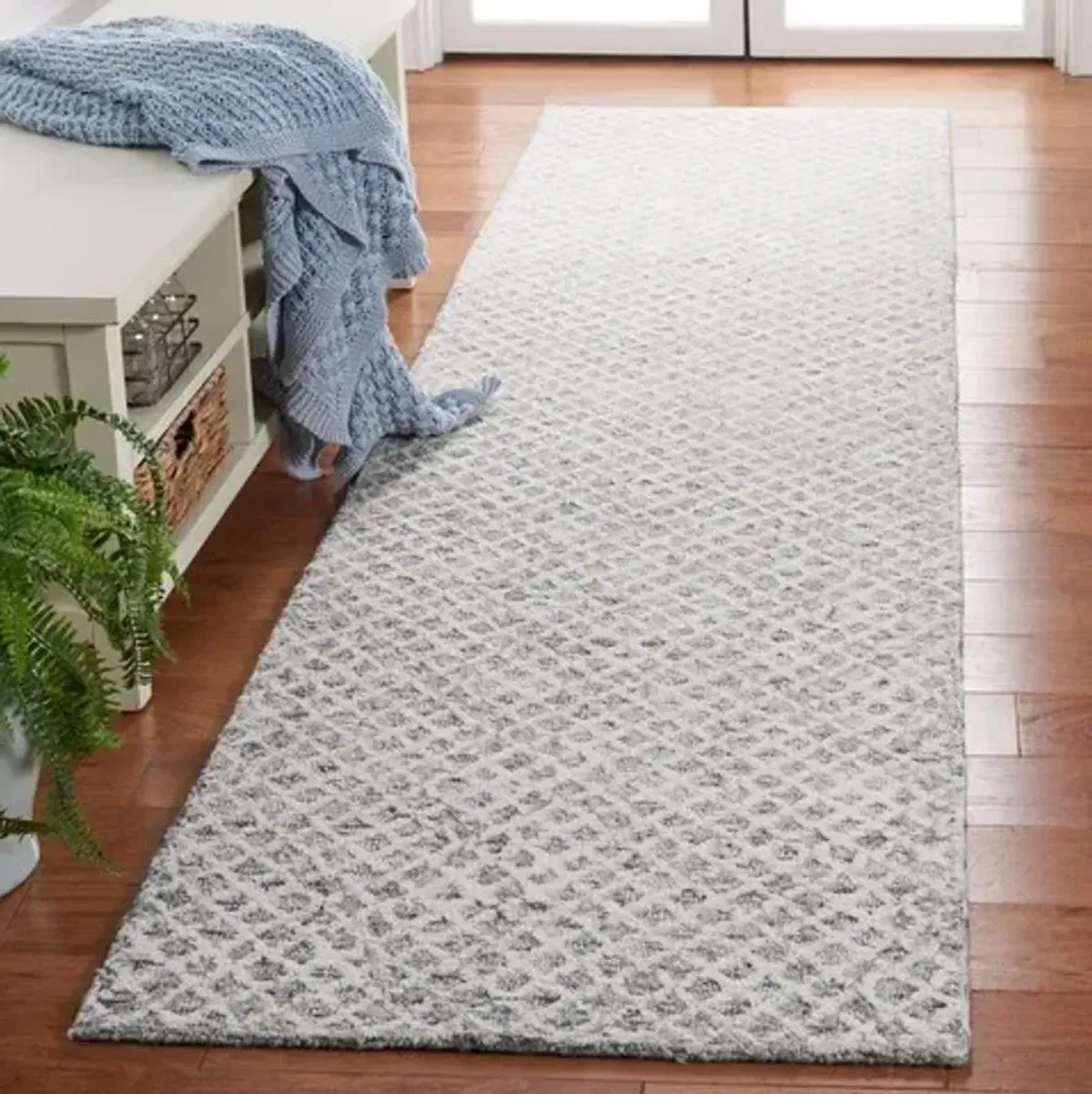 EBONY 103 2'-3' X 9' Runner Rug