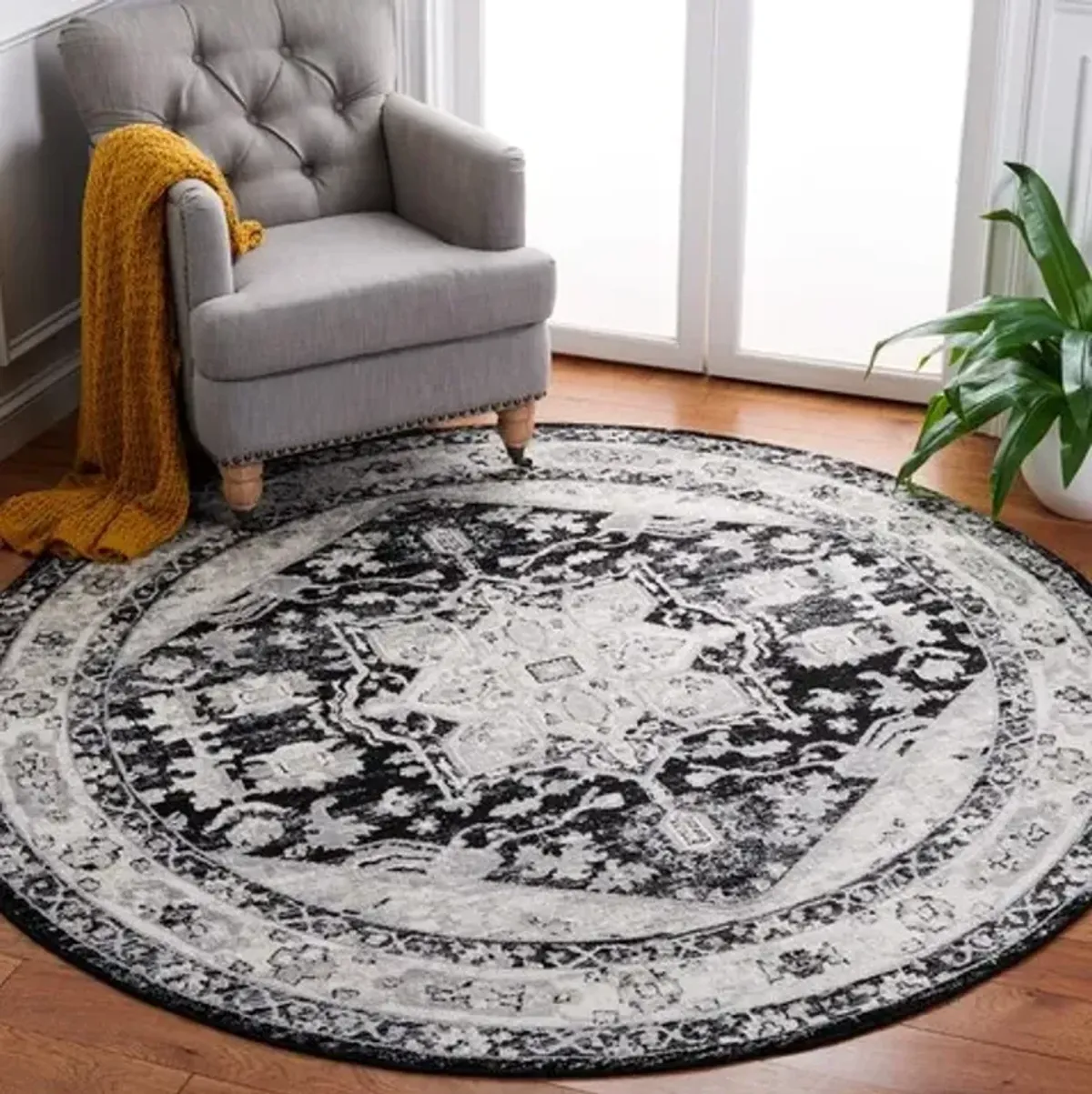 Brentwood 852 Black / Ivory 6'-7" X 6'-7" Round Round Powerloomed Rug